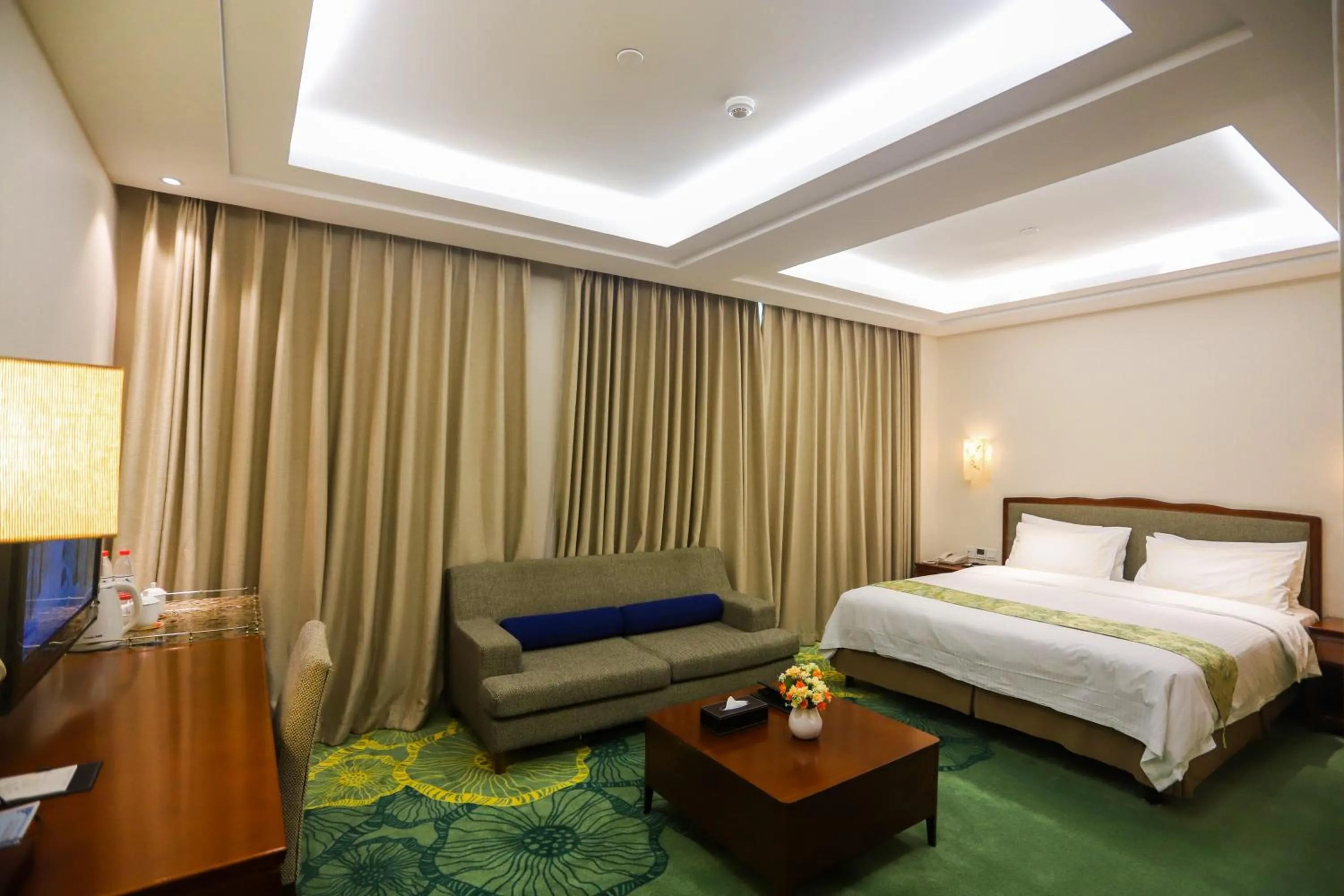 Photo of the whole room, Bed in Jade Garden Hotel