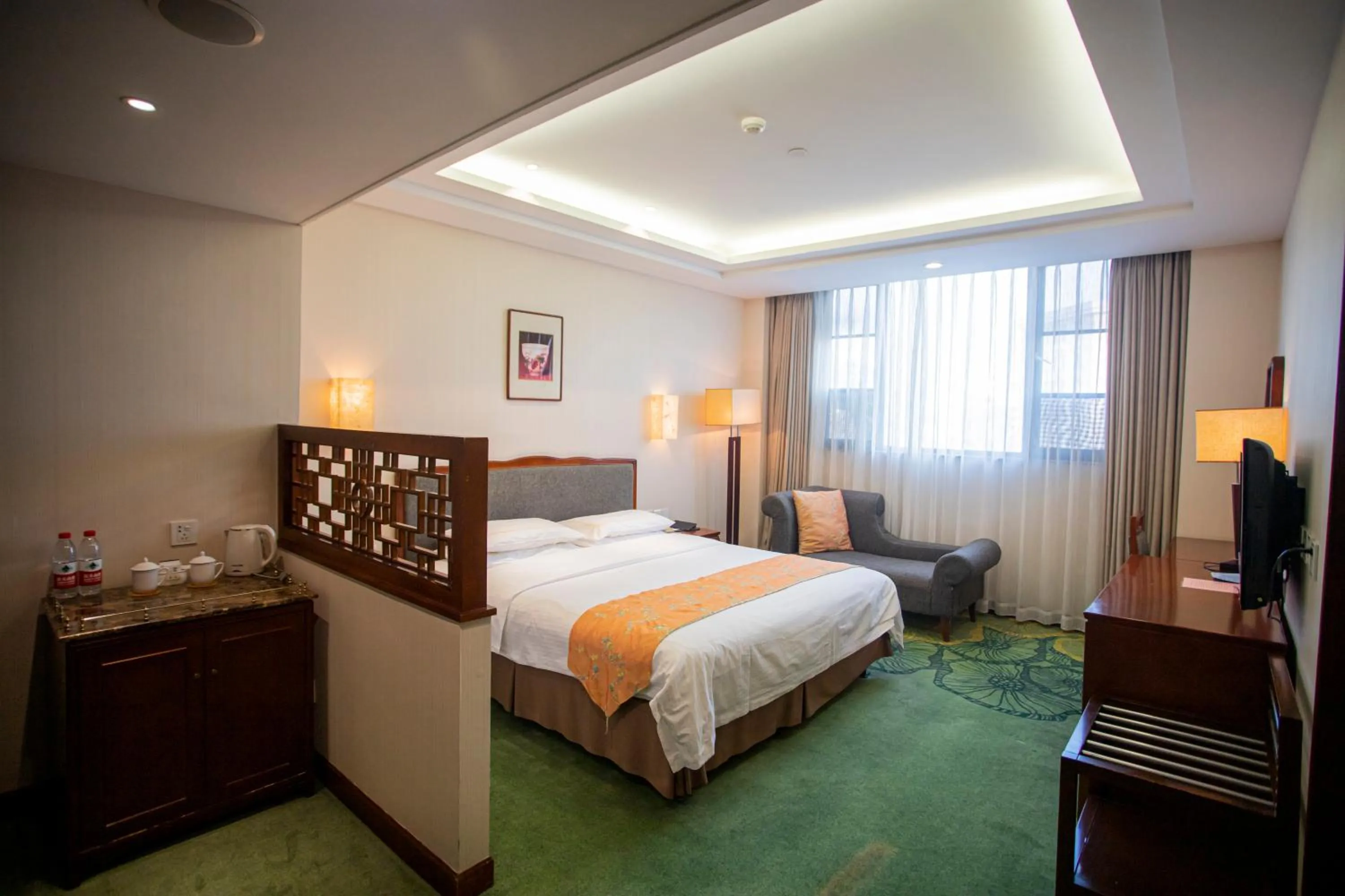 Photo of the whole room, Bed in Jade Garden Hotel