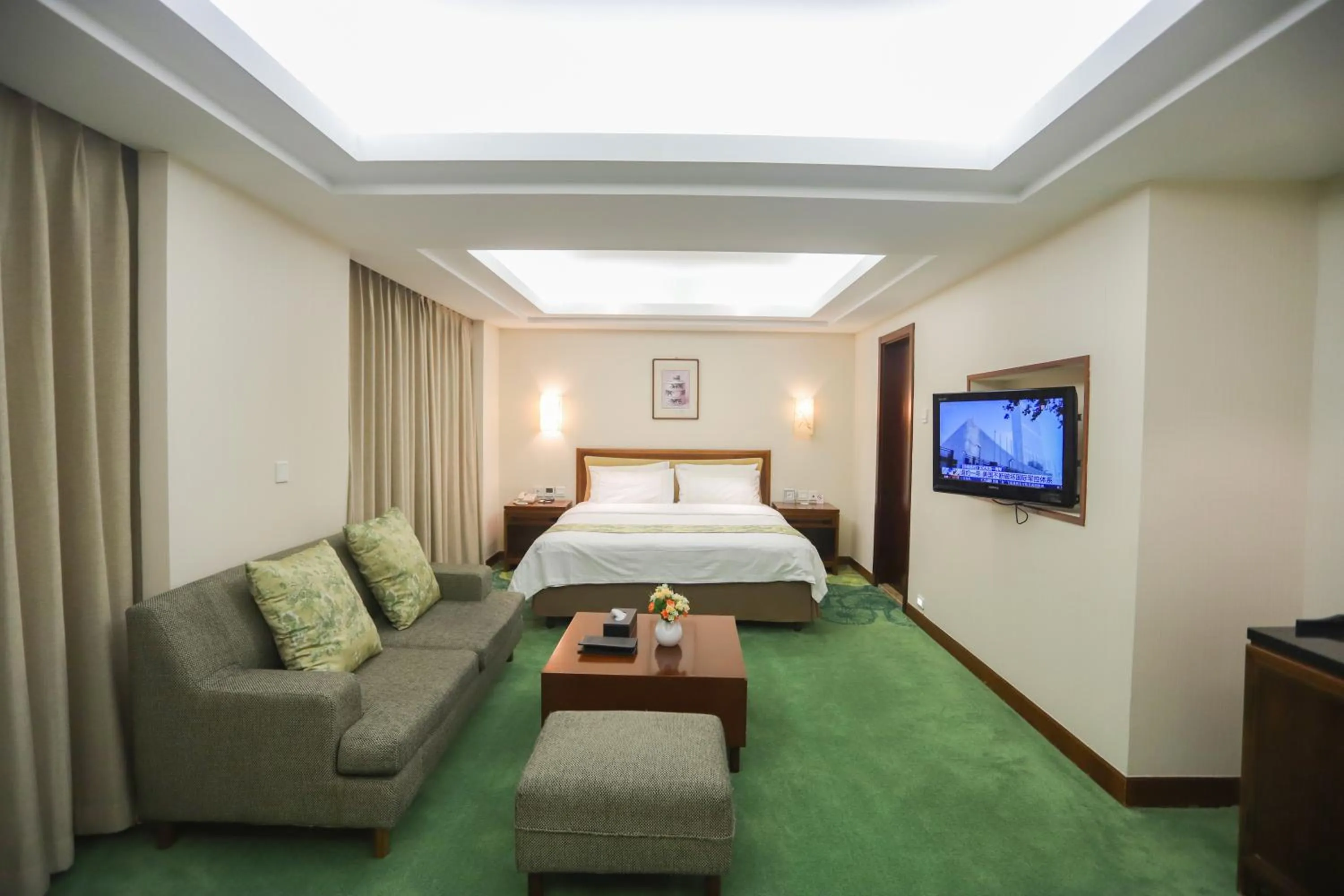 Photo of the whole room, Bed in Jade Garden Hotel