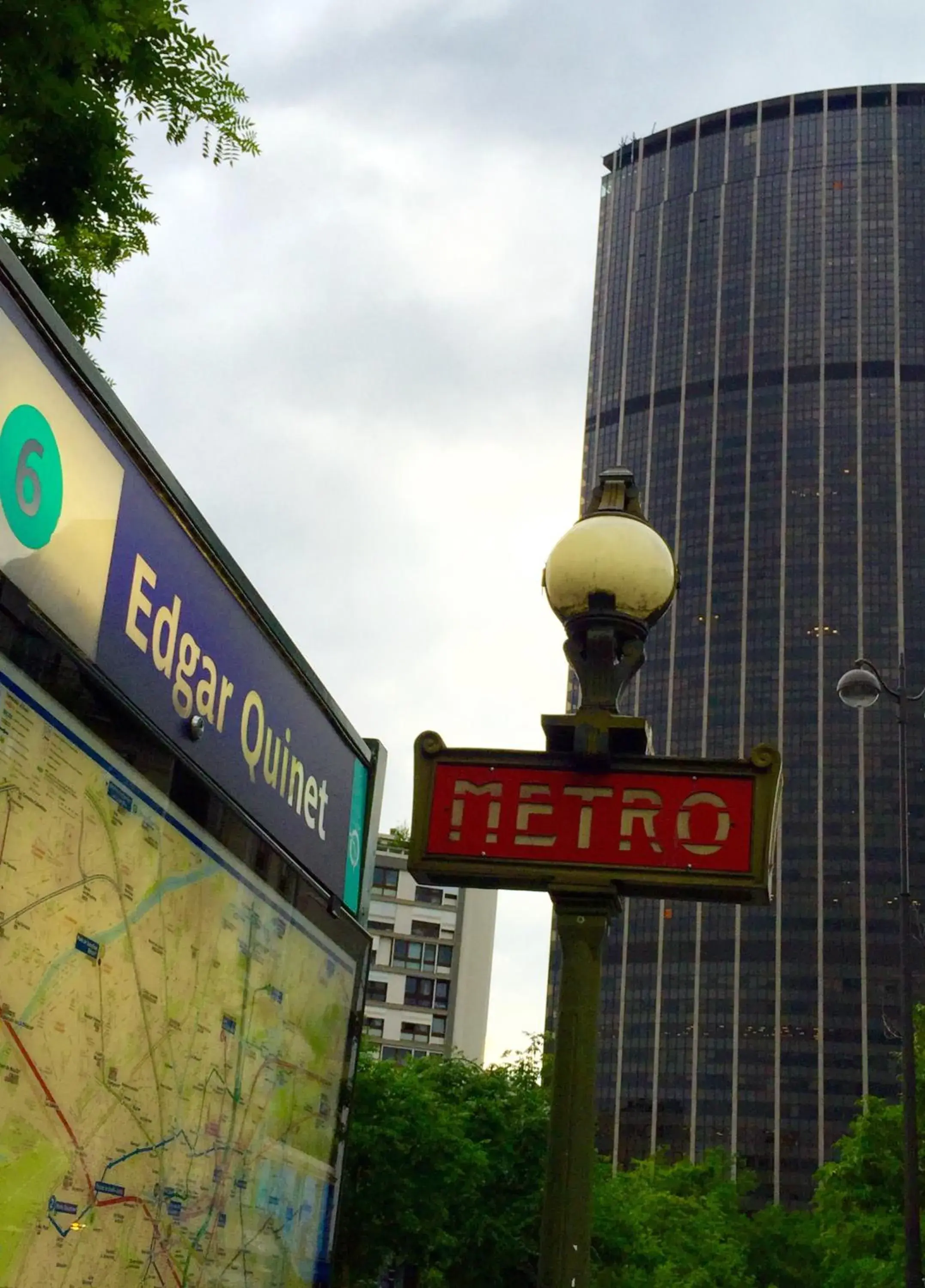 Property building in Hôtel Renoir Montparnasse Property building in Hôtel Renoir Montparnasse