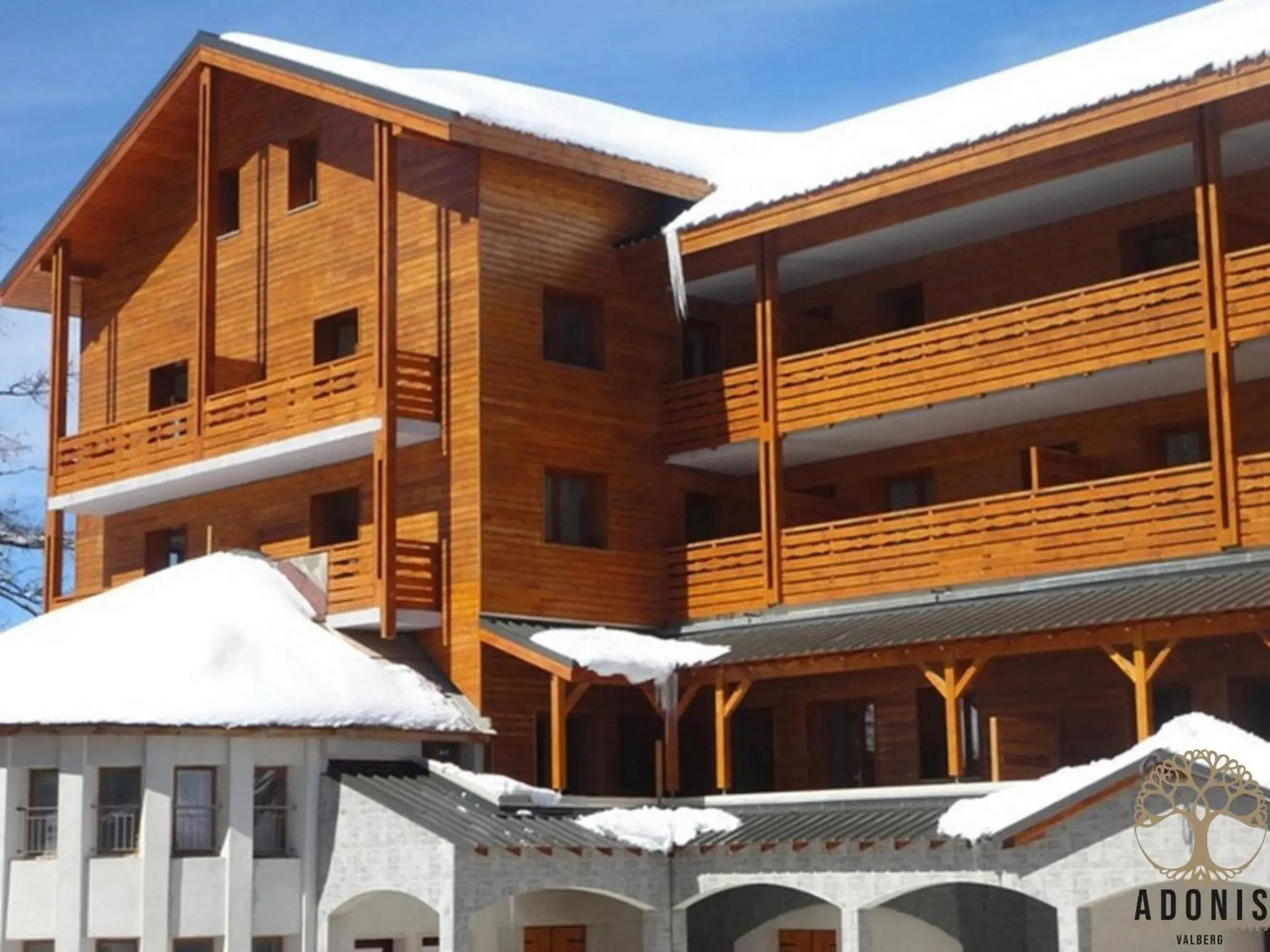 Property building in Adonis Valberg Property building in Adonis Valberg