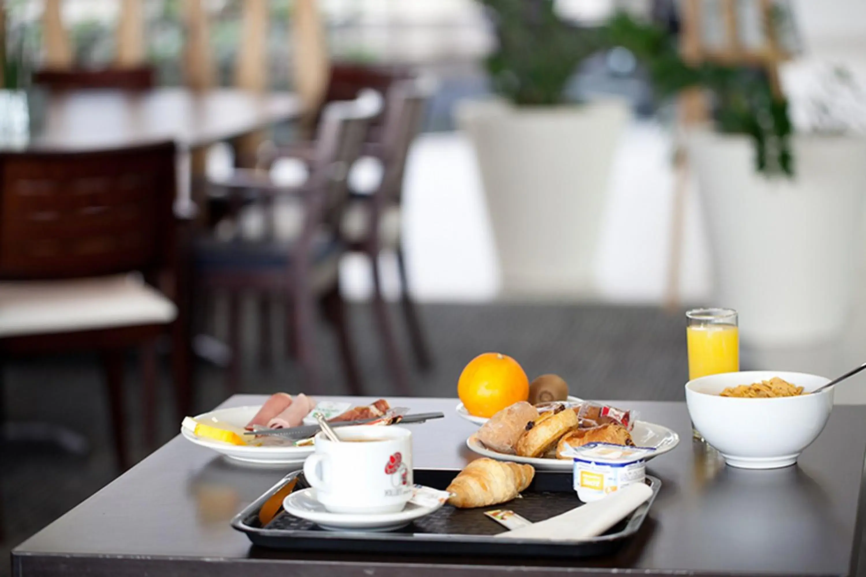 Breakfast in Adonis Valberg Breakfast in Adonis Valberg