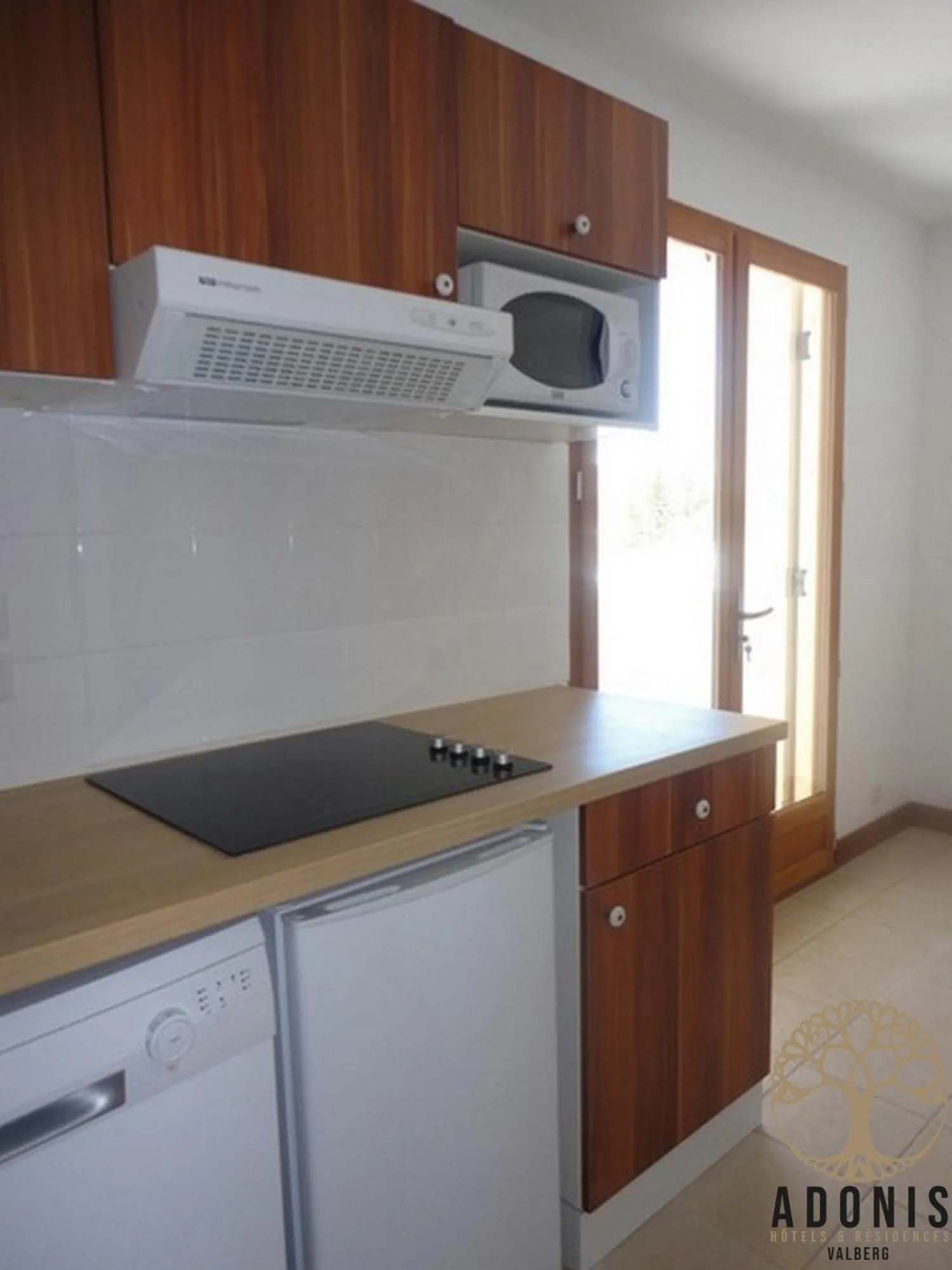 Kitchen or kitchenette in Adonis Valberg