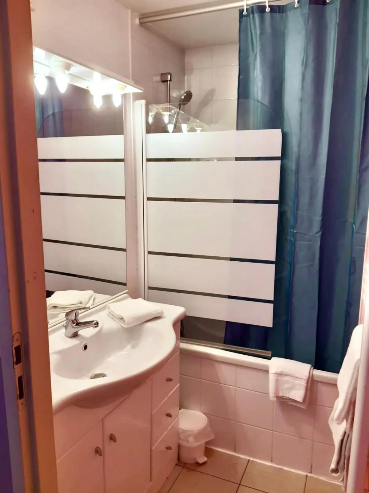 Bathroom in Adonis Valberg