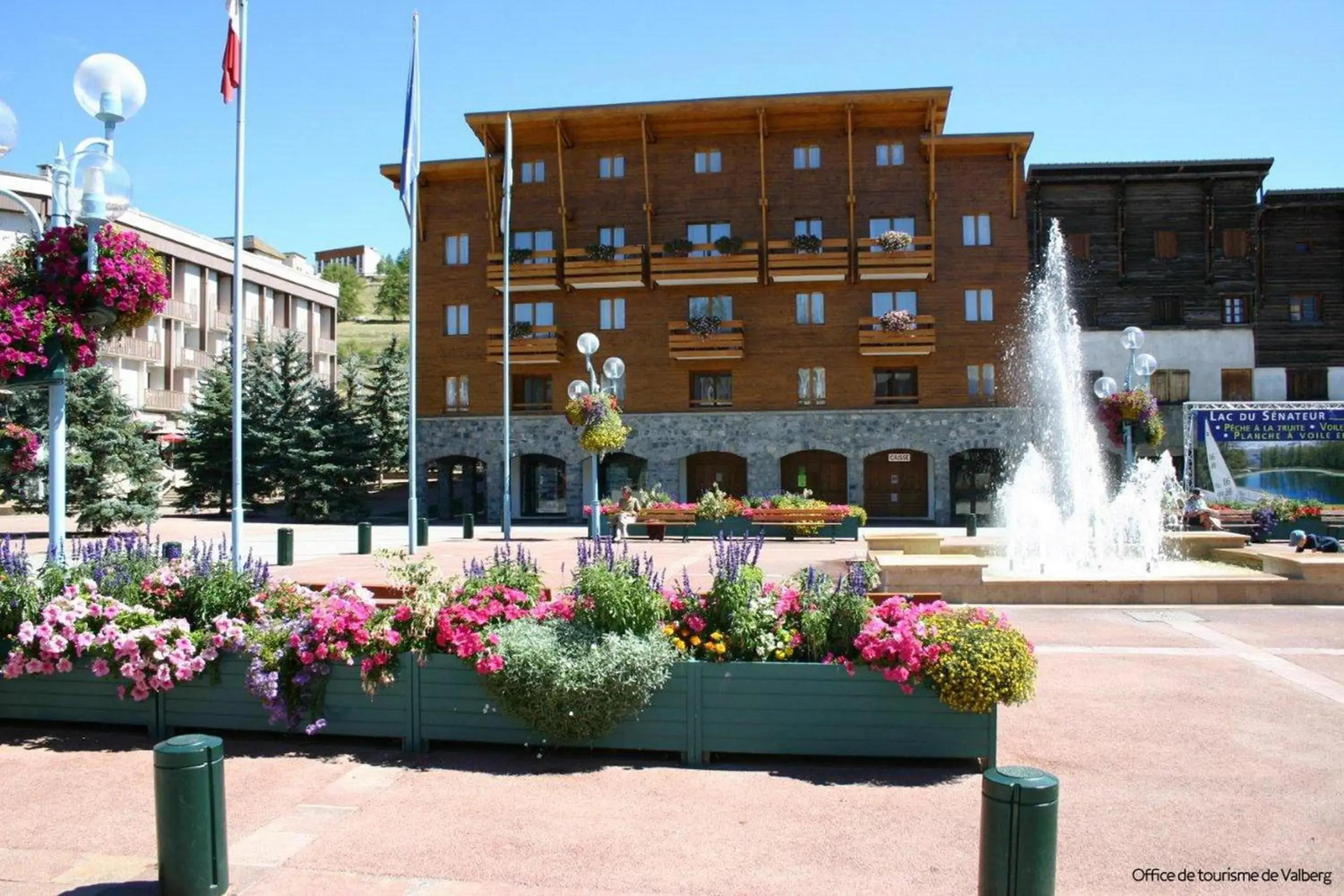 Property building in Adonis Valberg Property building in Adonis Valberg