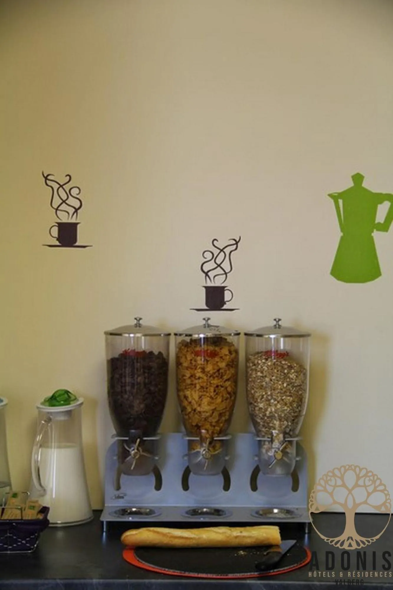 Food and drinks in Adonis Valberg