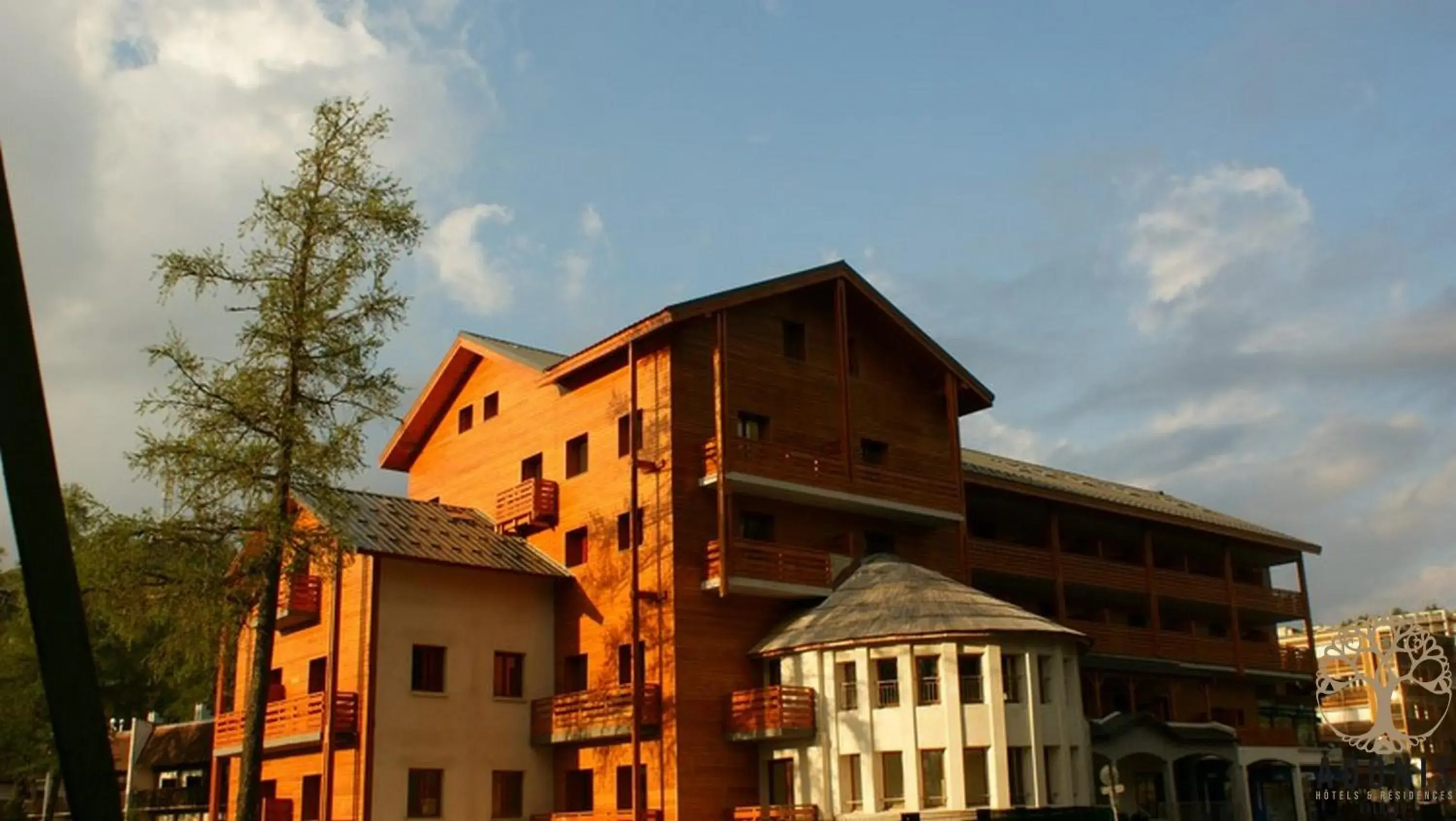 Property building in Adonis Valberg Property building in Adonis Valberg