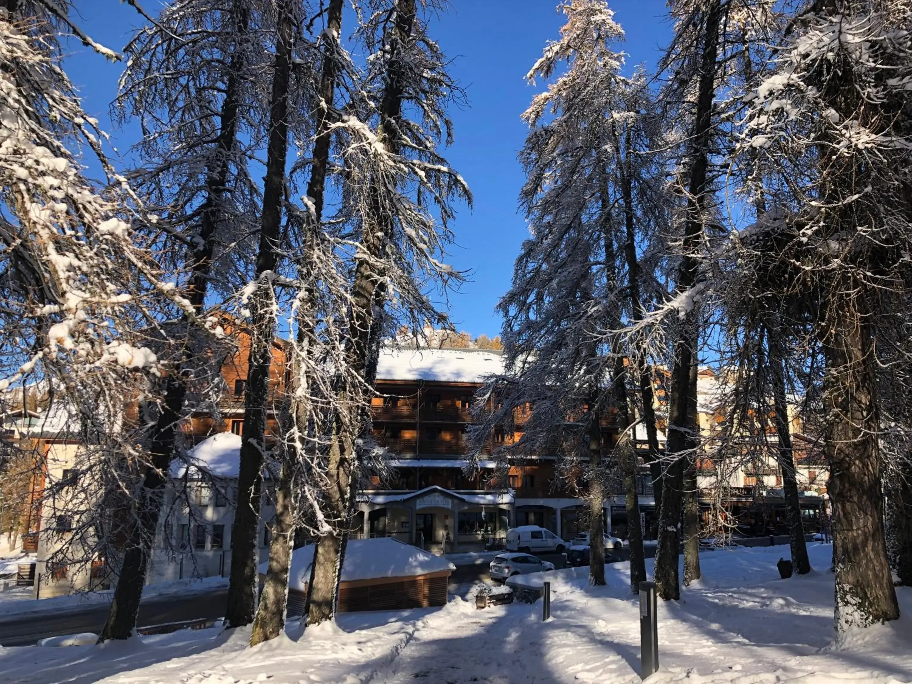 Property building in Adonis Valberg Property building in Adonis Valberg