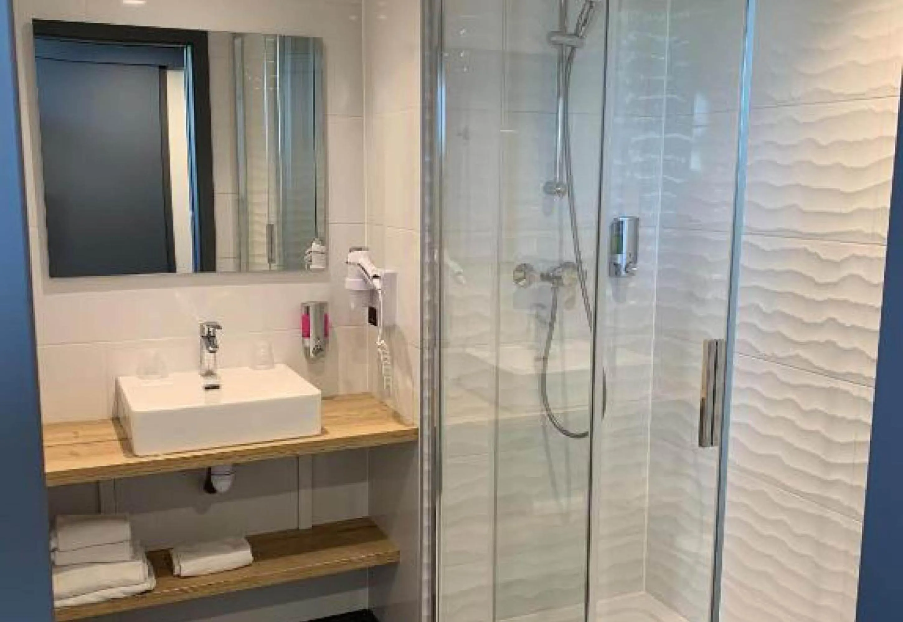 Bathroom in B&B HOTEL Brumath Bernolsheim