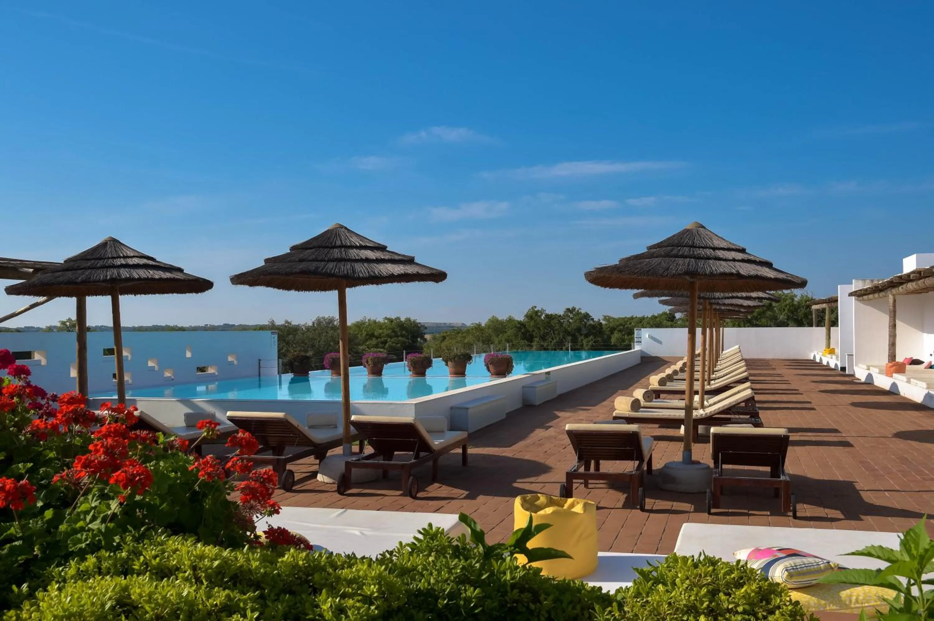 Swimming pool in The Lince Ecorkhotel Évora