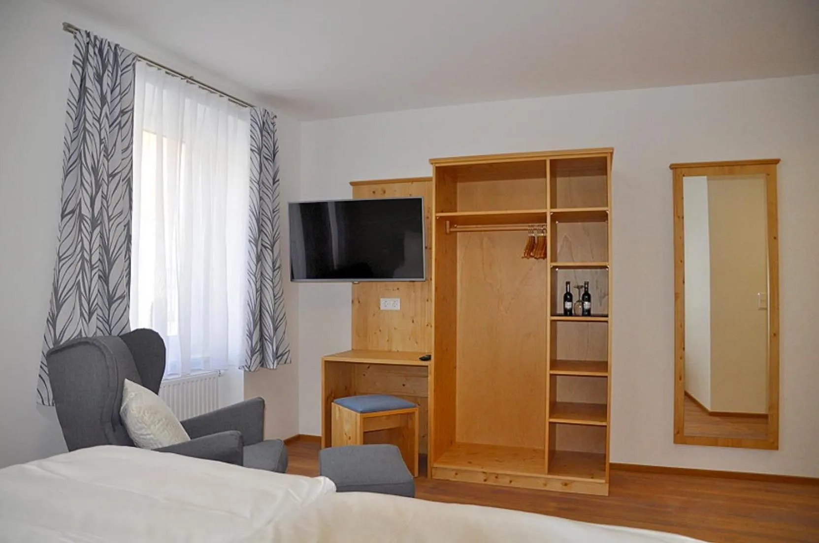 Photo of the whole room, Bed in Bed Bike & Breakfast