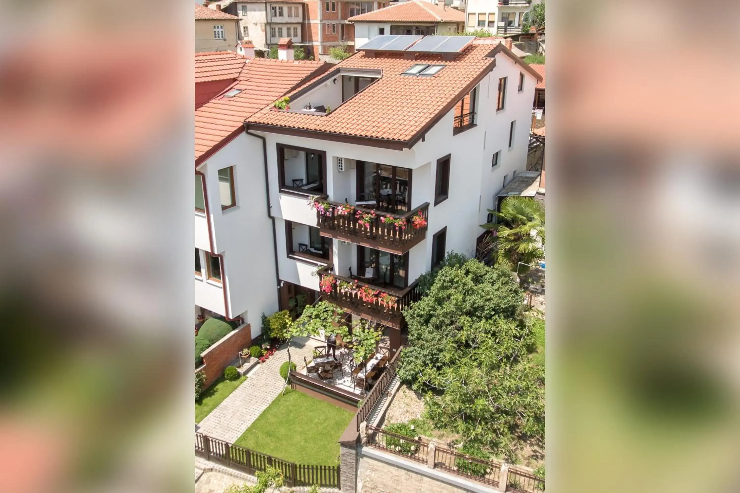 Property building in Villa Varosh Property building in Villa Varosh