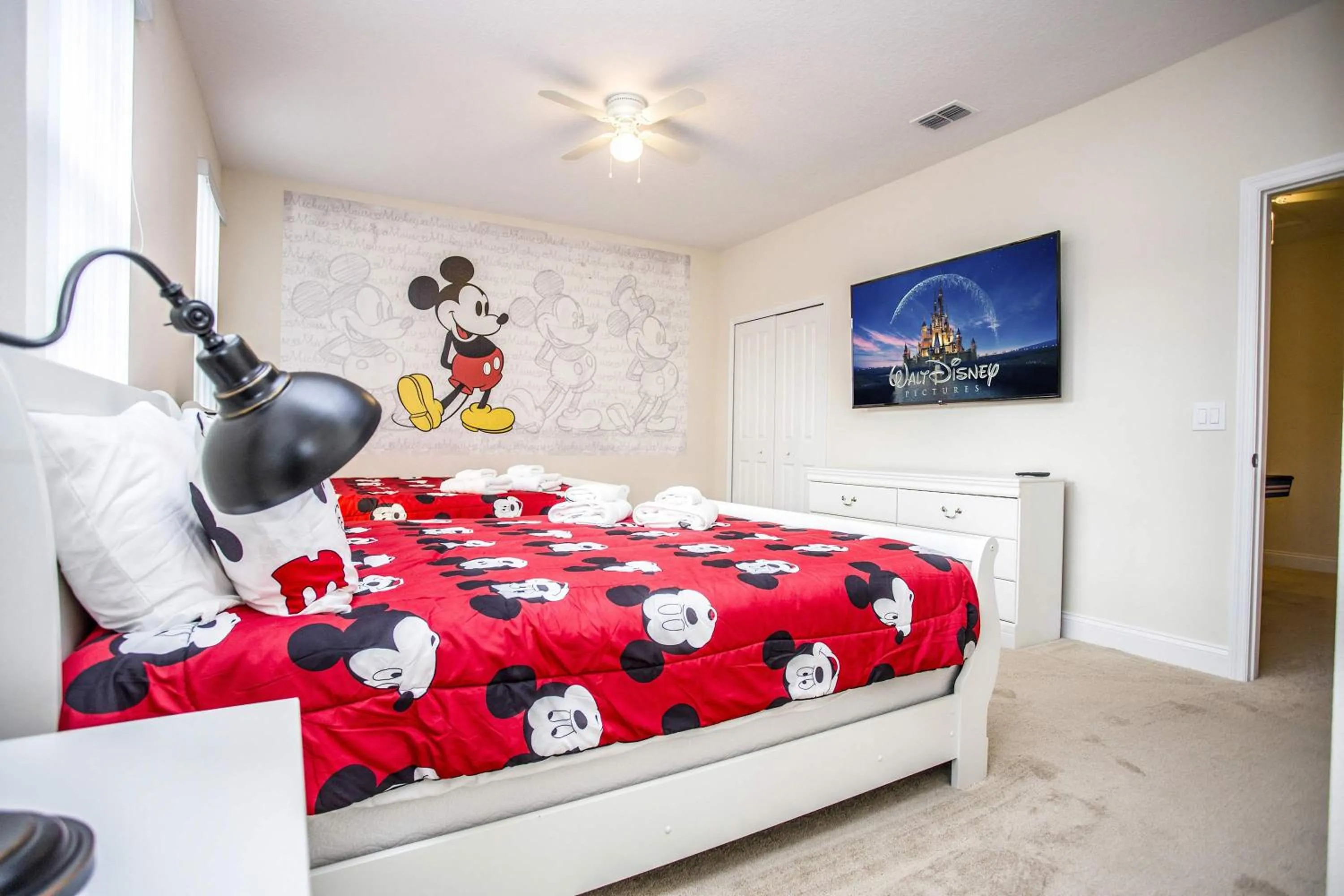 Bed in Fabulous Home w/ Pool Close To Disney 146