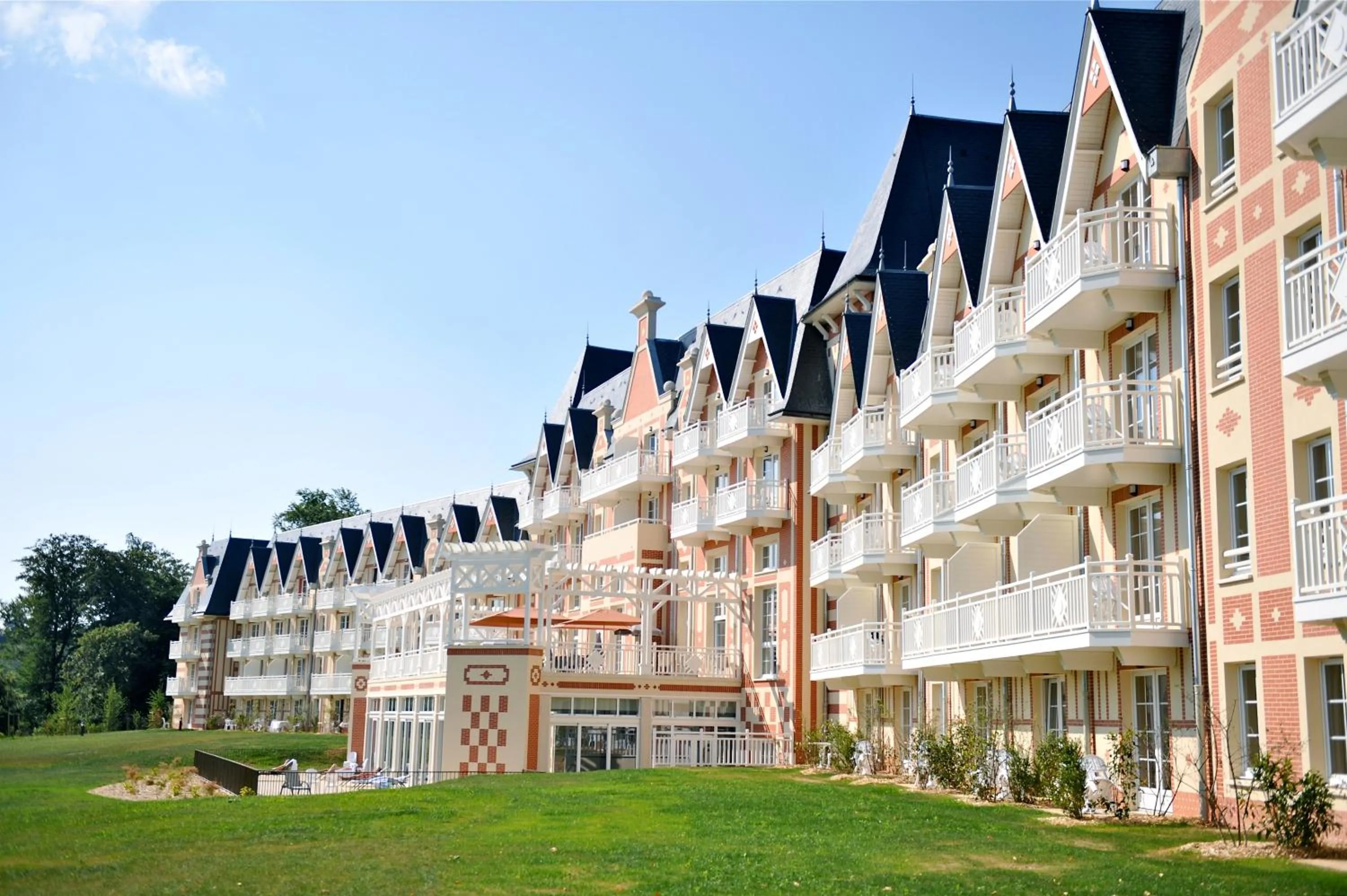 Property building in Résidence b'o cottage - b'o resort thermal & spa