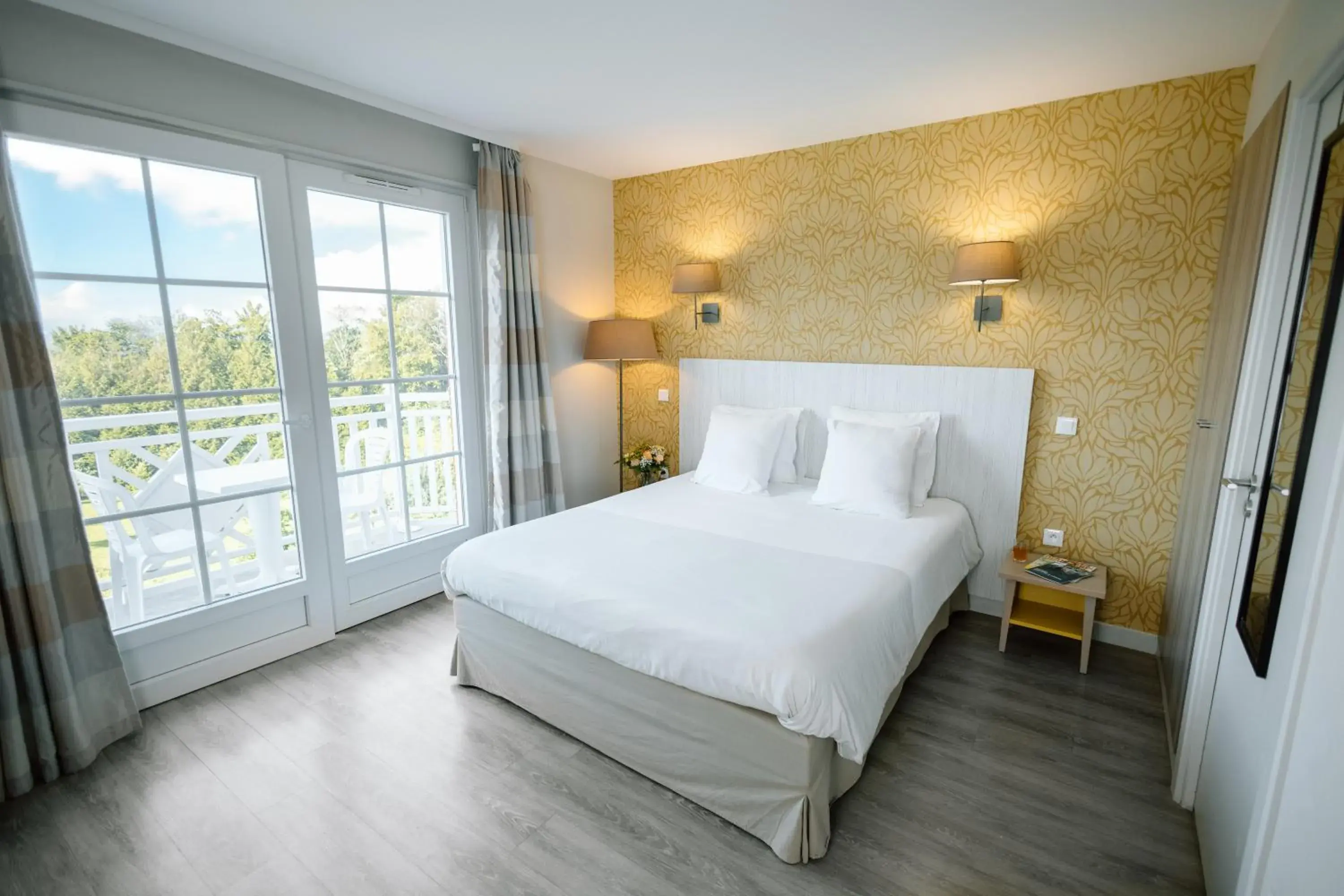 Bedroom, Bed in Résidence b'o cottage - b'o resort thermal & spa Bedroom, Bed in Résidence b'o cottage - b'o resort thermal & spa