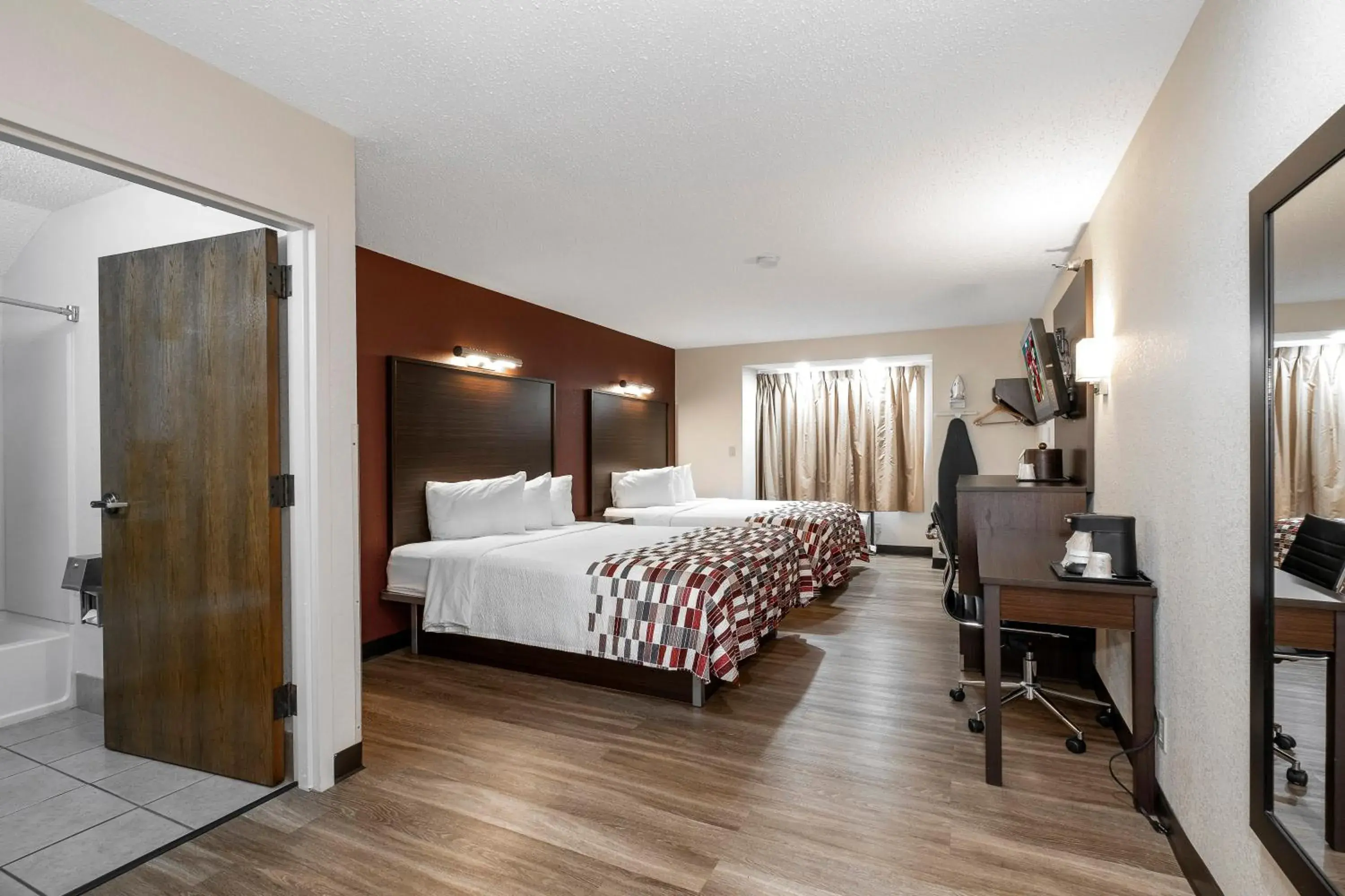 Photo of the whole room, Bed in Red Roof Inn Springfield, MO Photo of the whole room, Bed in Red Roof Inn Springfield, MO