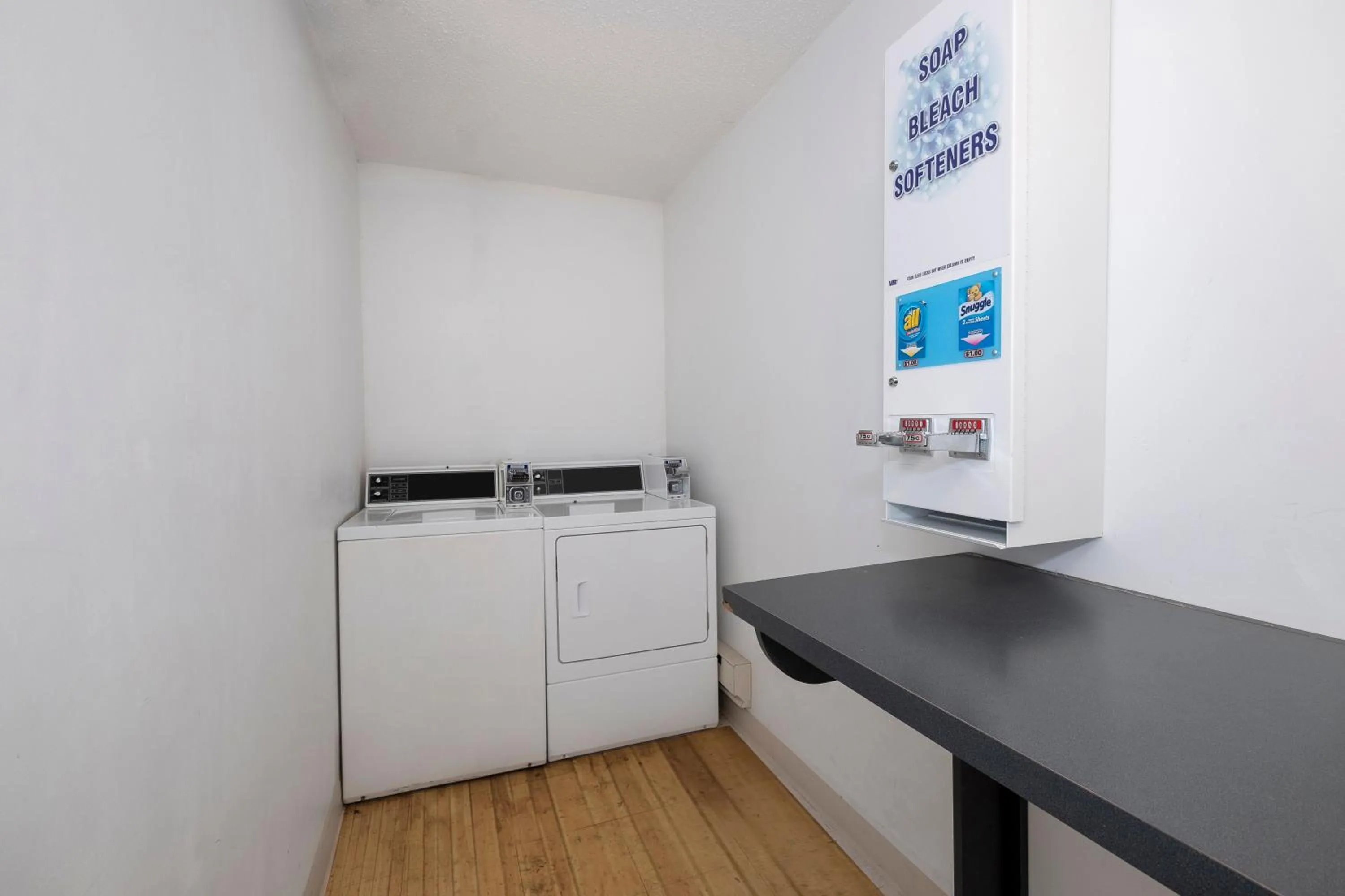 laundry in Red Roof Inn Springfield, MO