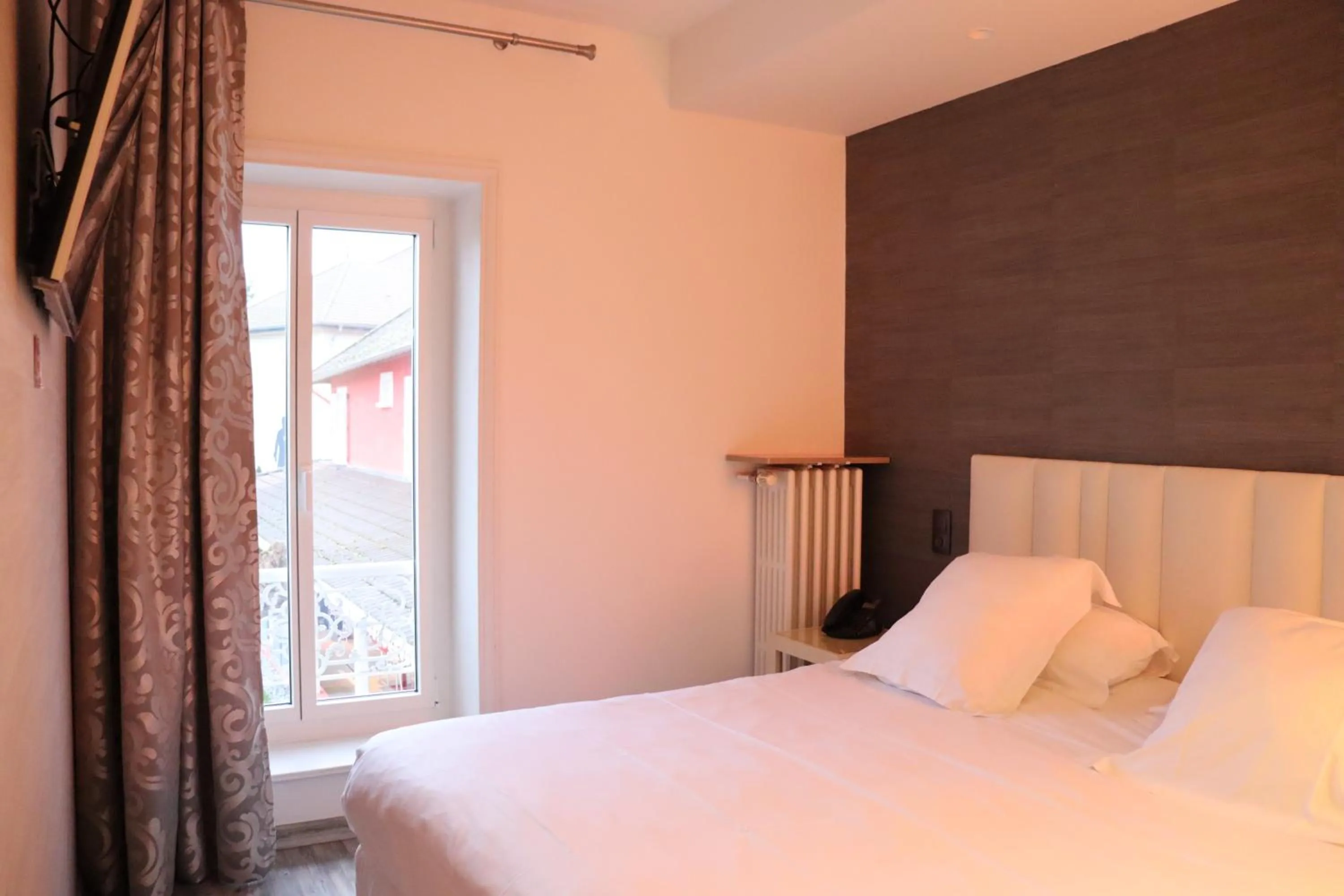 Bedroom, Bed in Les Maritonnes