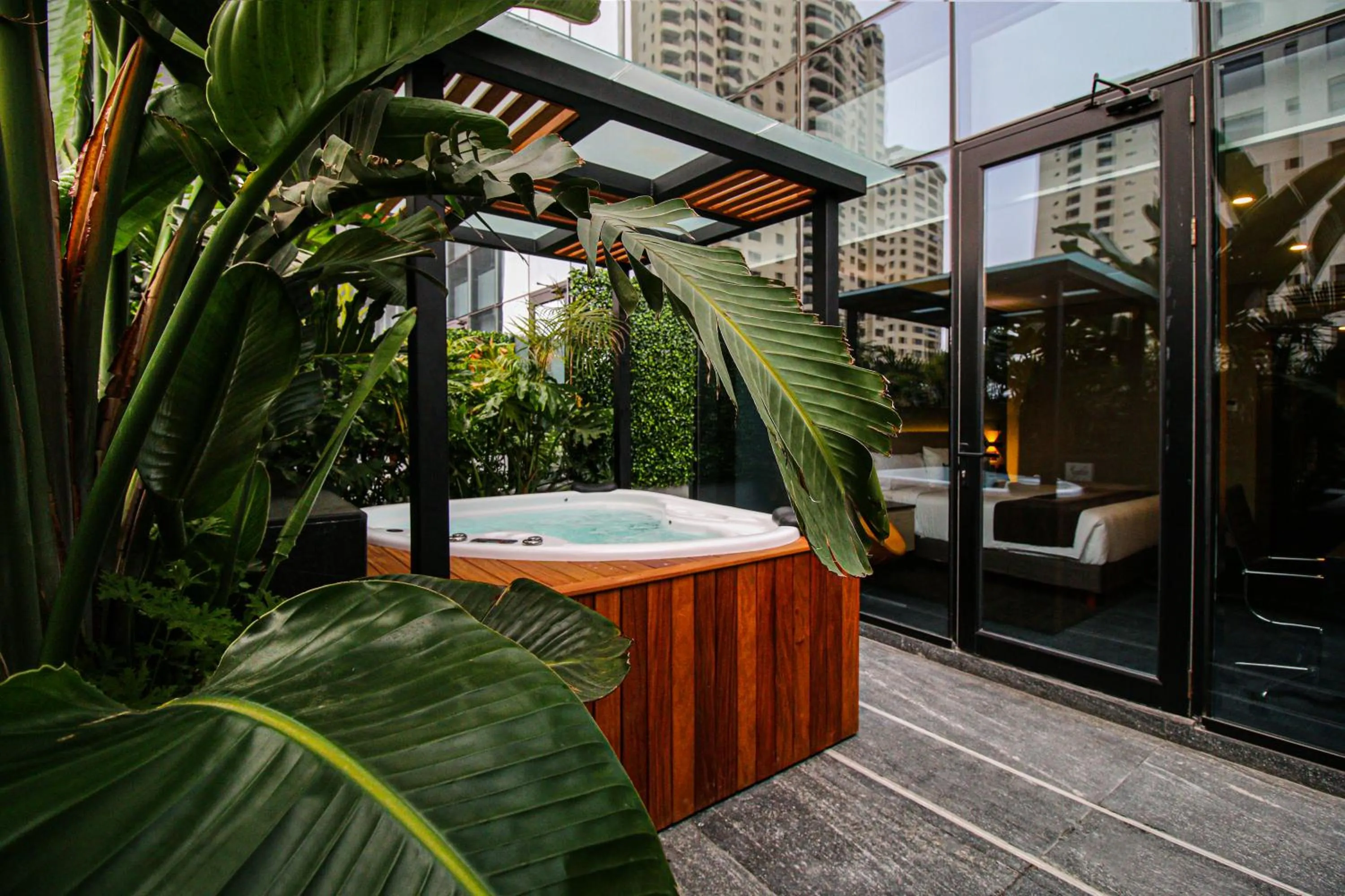 Hot Tub in QUARTZ HOTEL & SPA