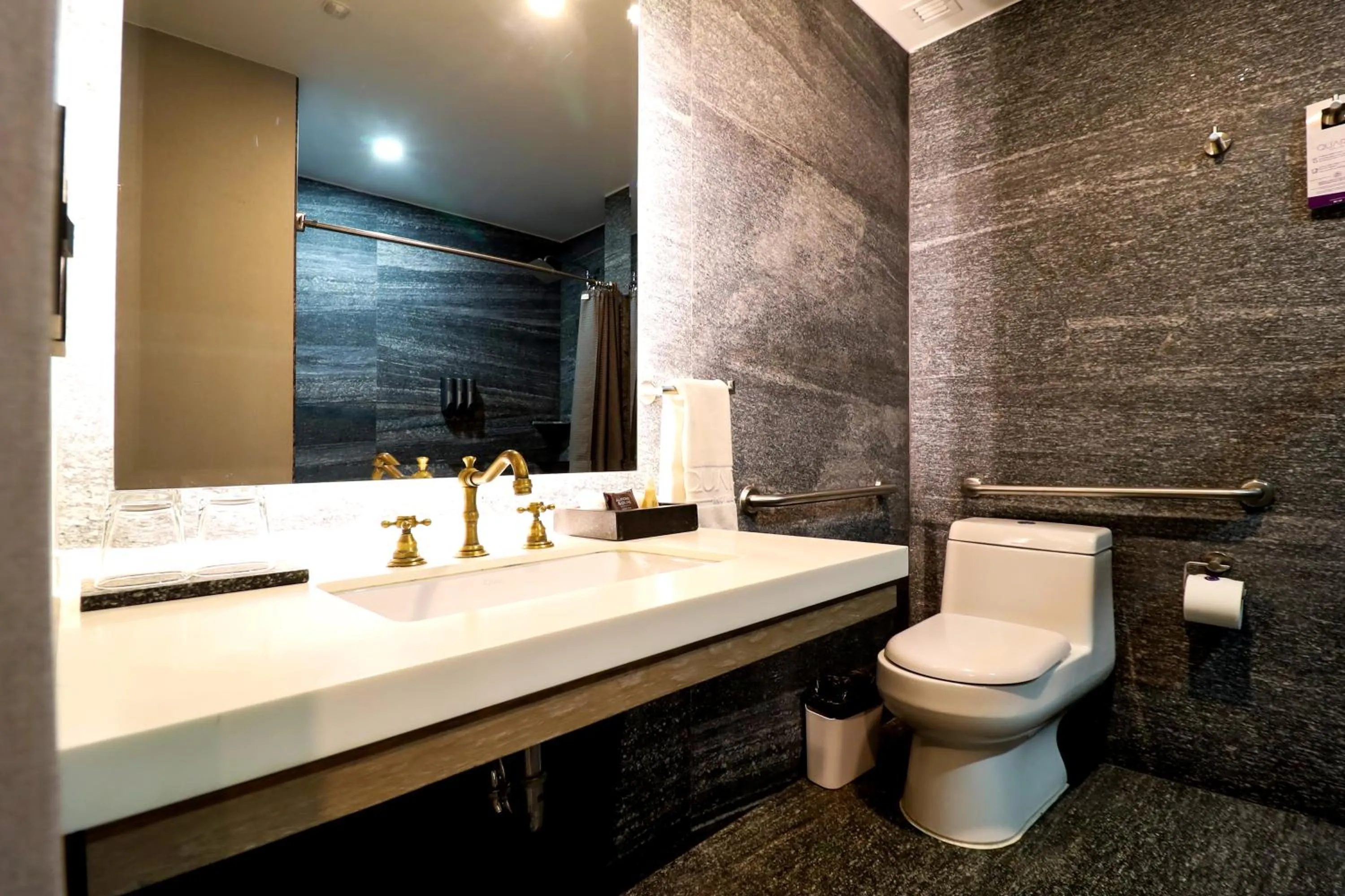 Bathroom in QUARTZ HOTEL & SPA