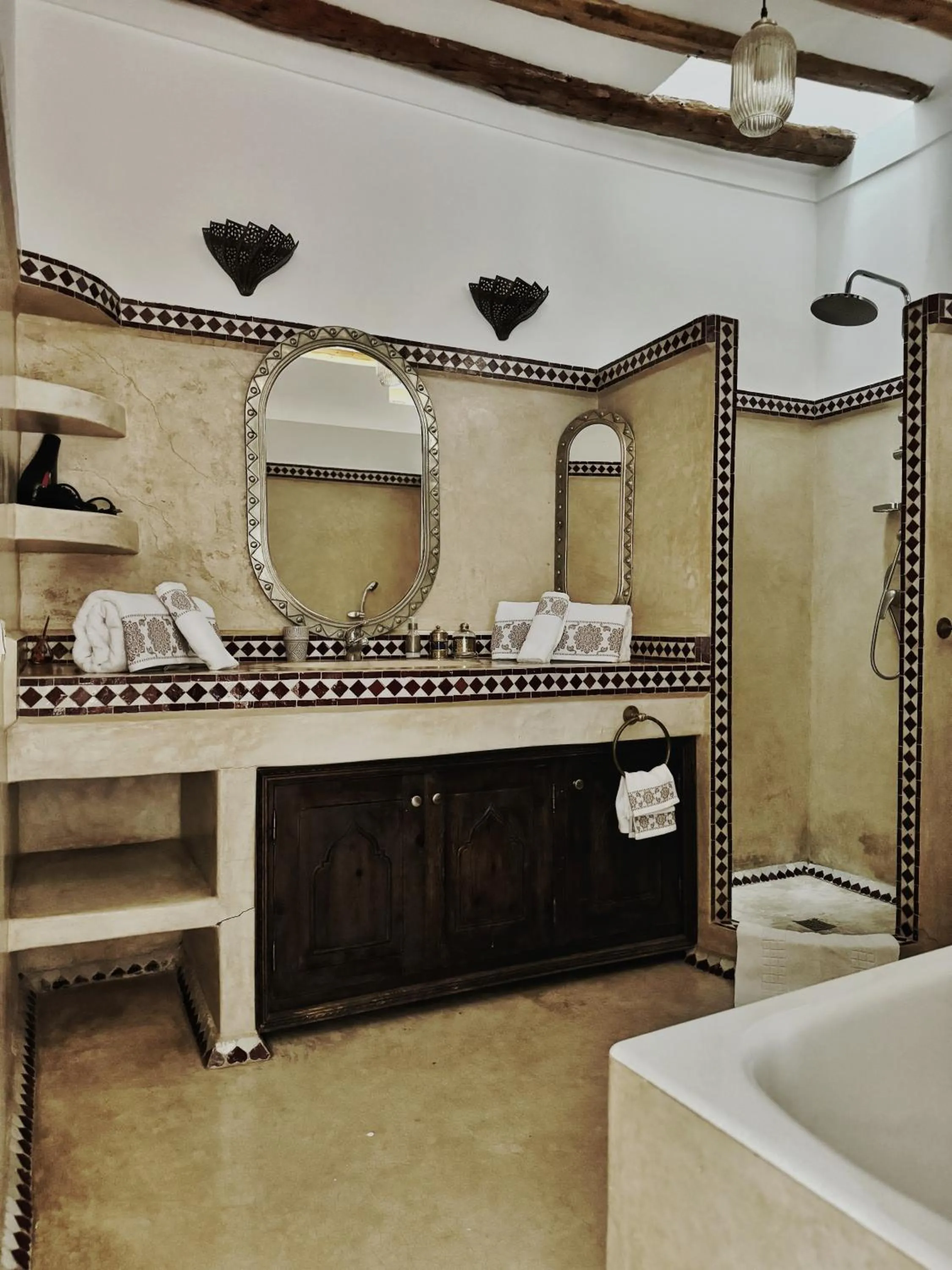 Shower in Riad Twilight