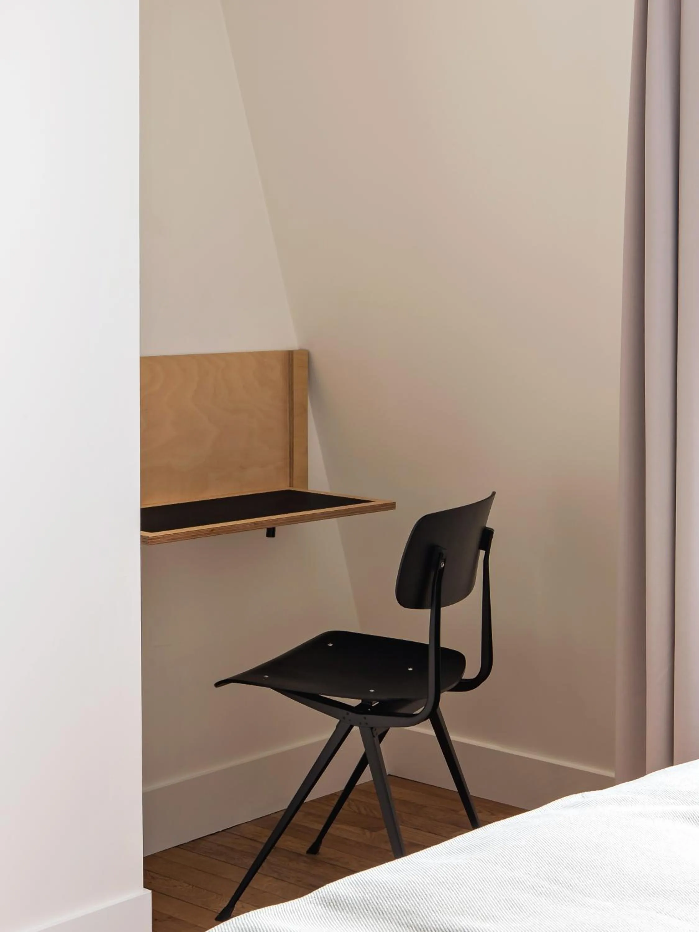 Seating area in New Hotel Opéra