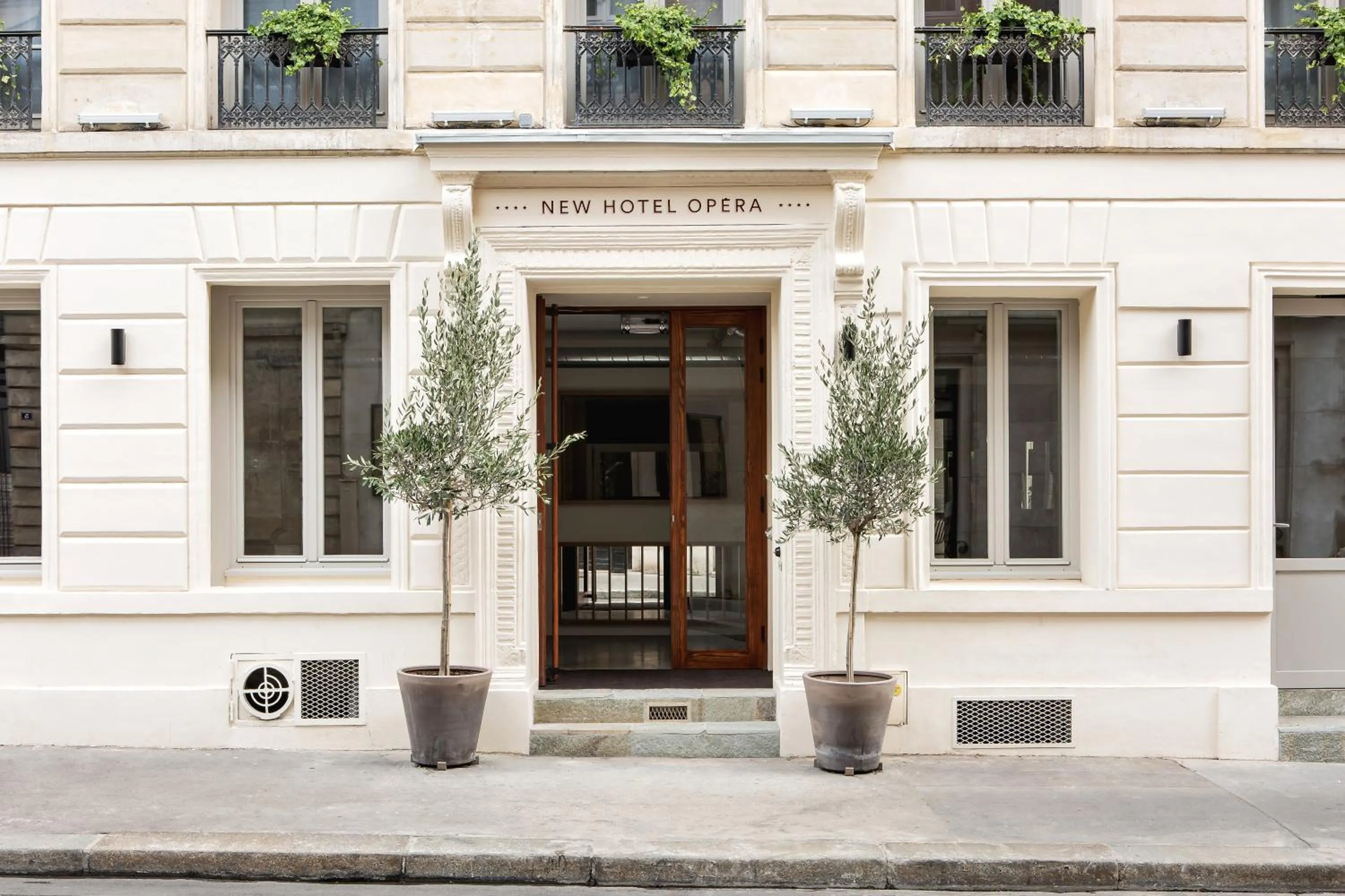 Property building in New Hotel Opéra