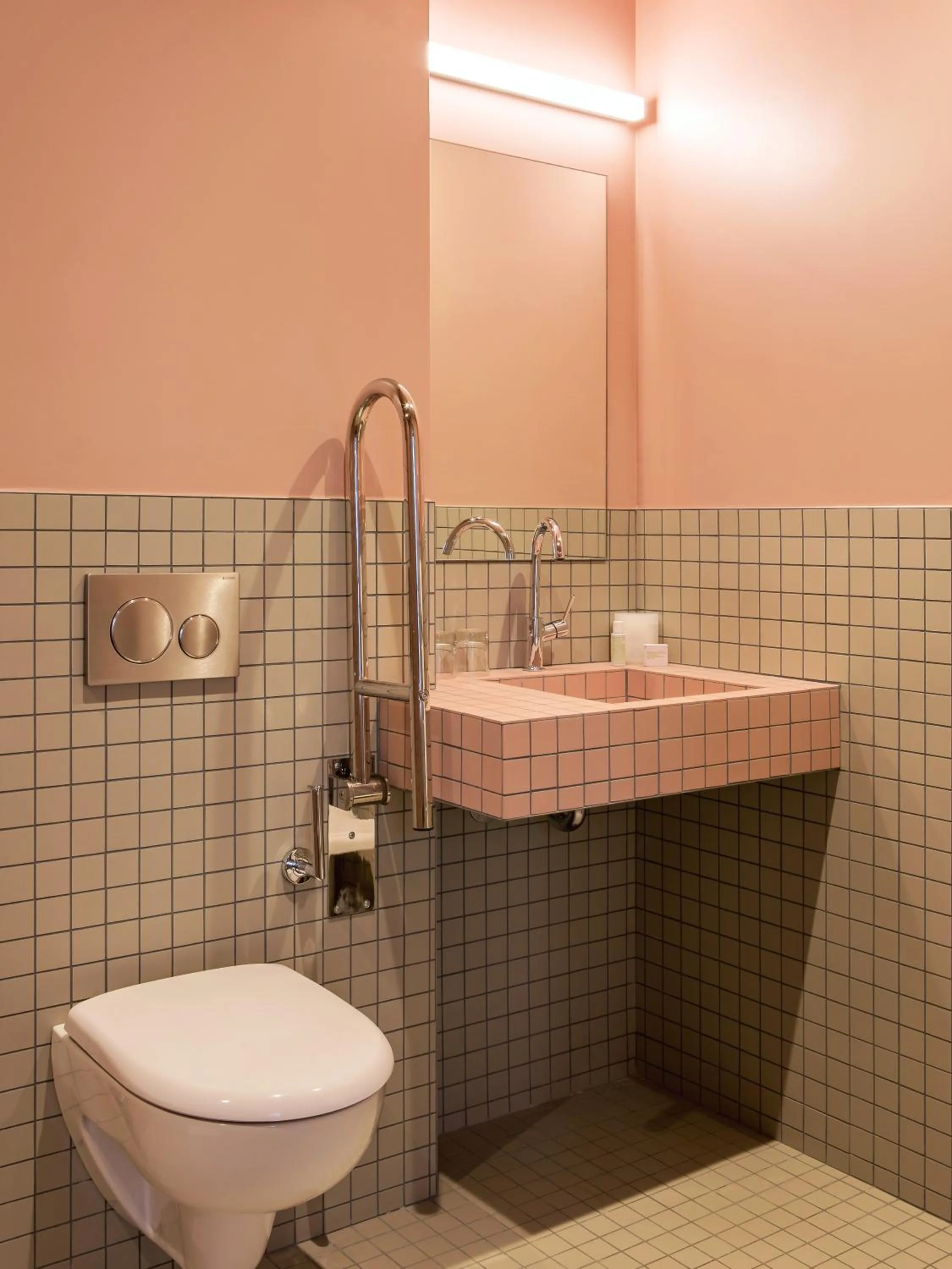 Bathroom in New Hotel Opéra