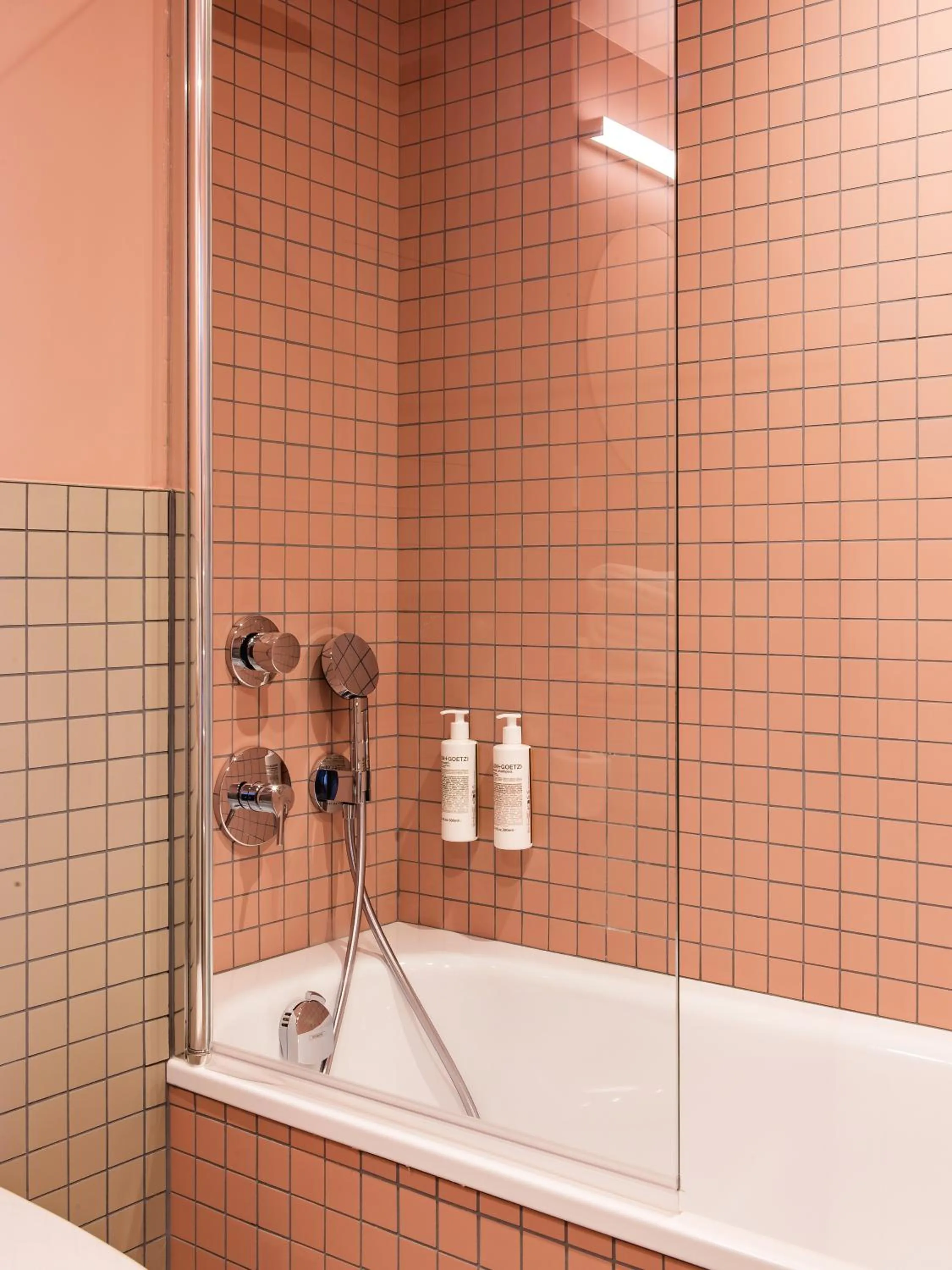 Bathroom in New Hotel Opéra