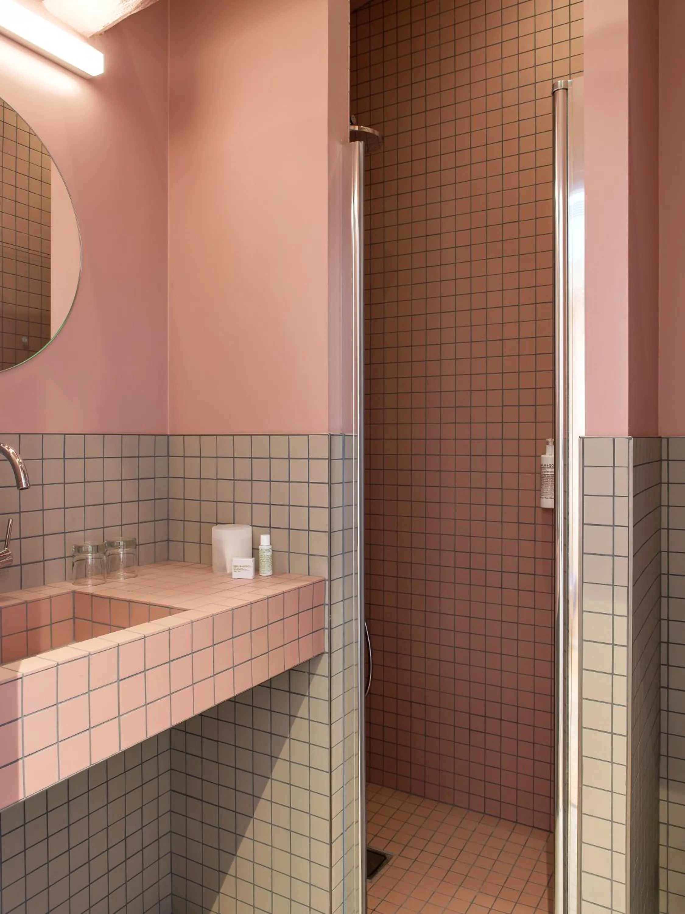 Shower in New Hotel Opéra