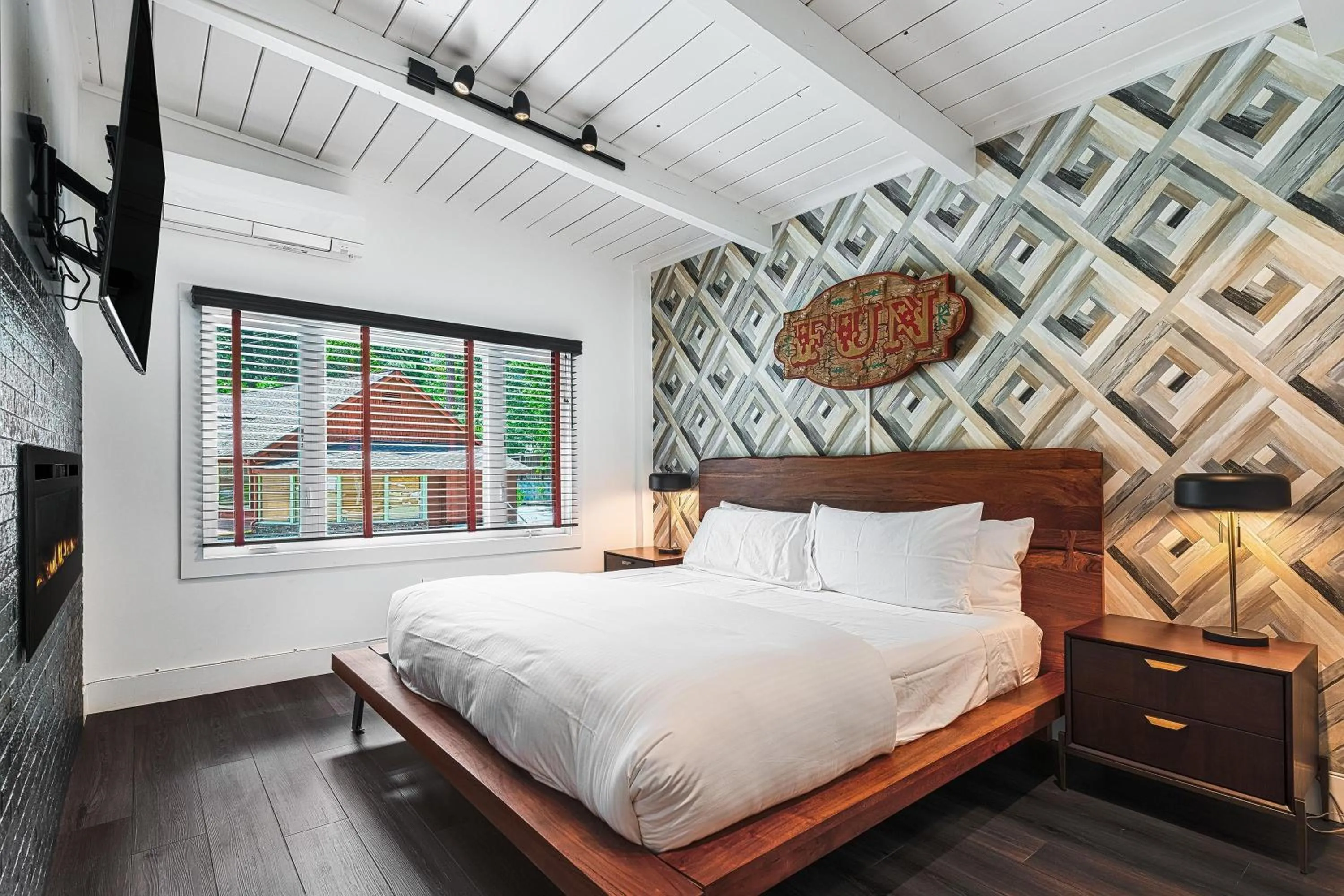 Bed in The Grand Idyllwild Lodge