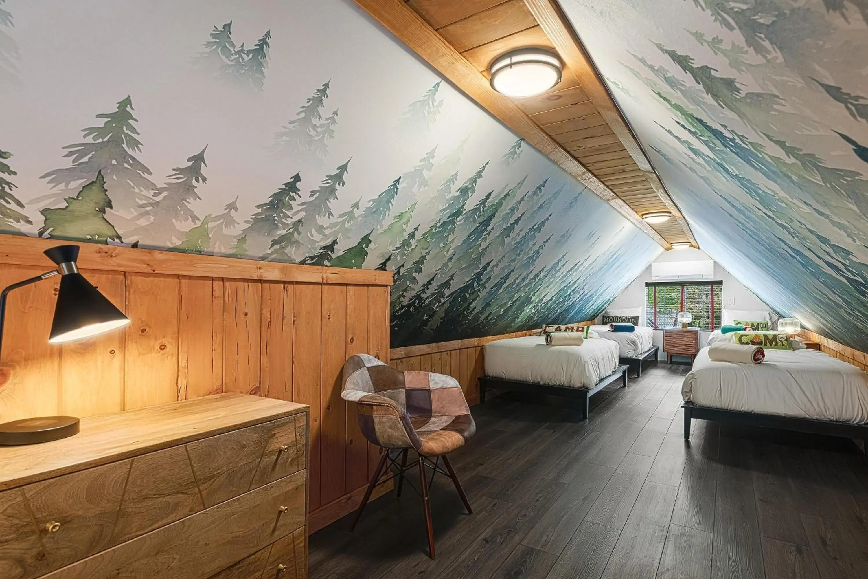 Bed in The Grand Idyllwild Lodge Bed in The Grand Idyllwild Lodge