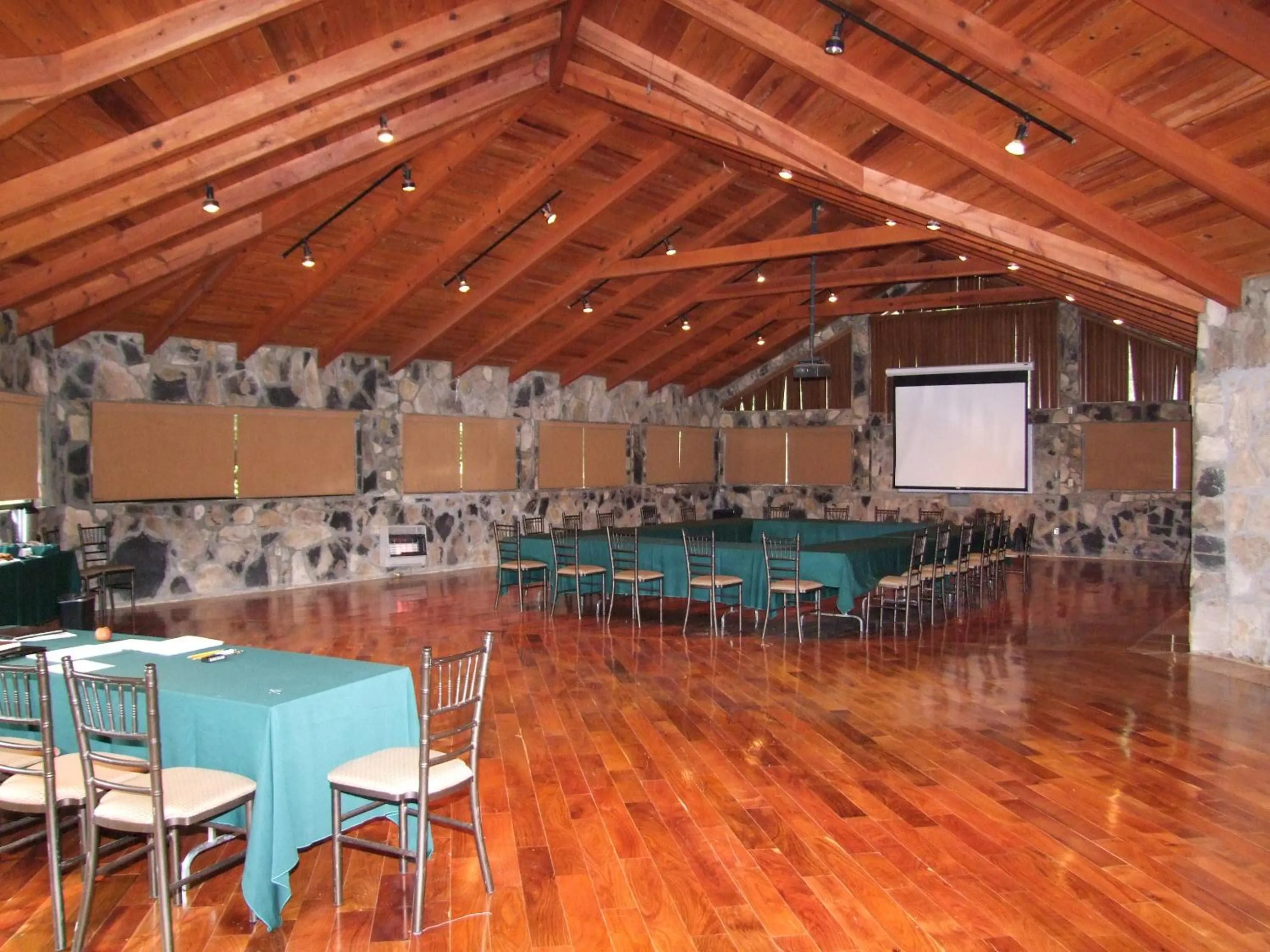 Business facilities in Bosques de Monterreal