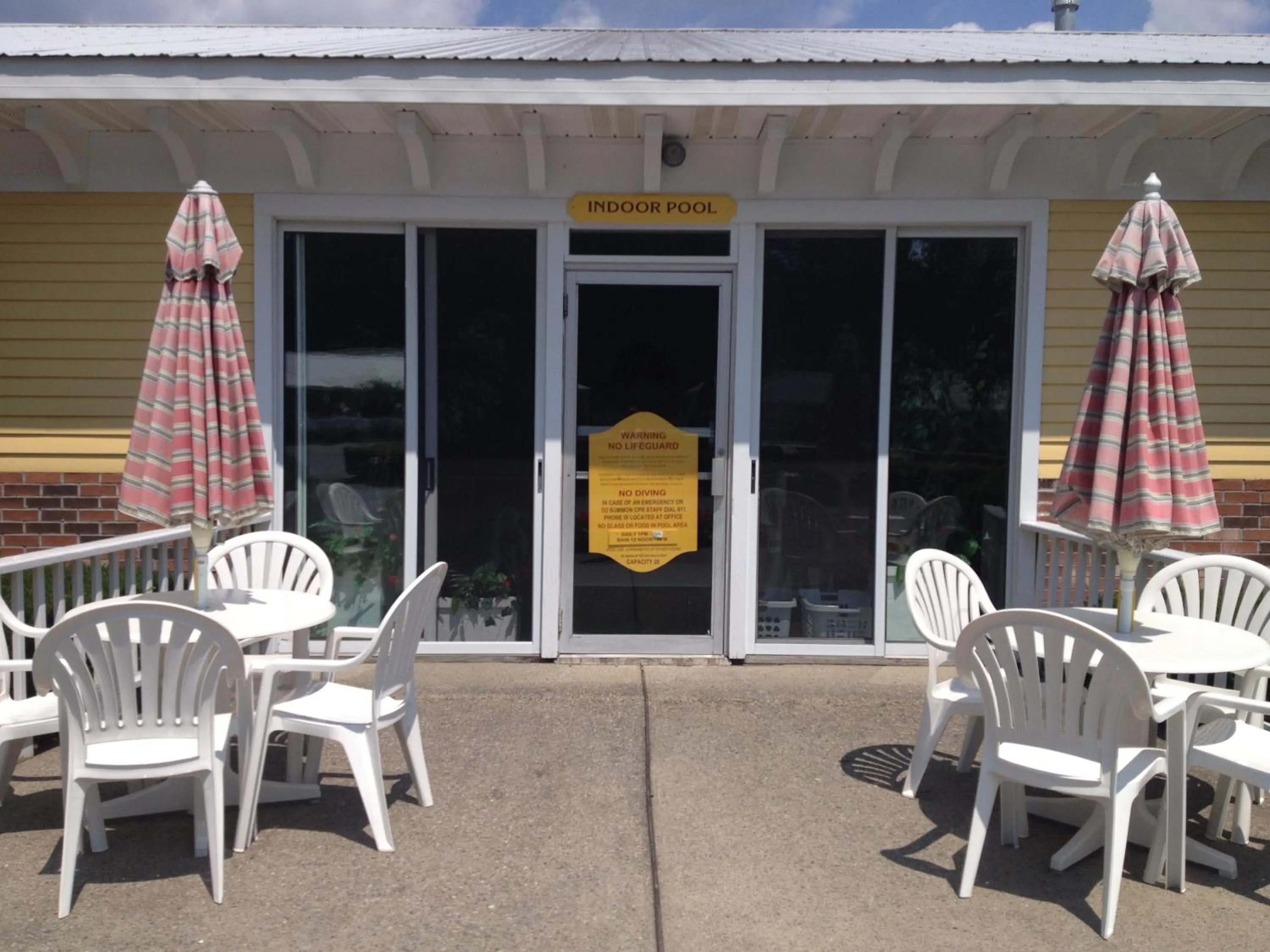 Facade/entrance in Colonel Williams Resort and Suites