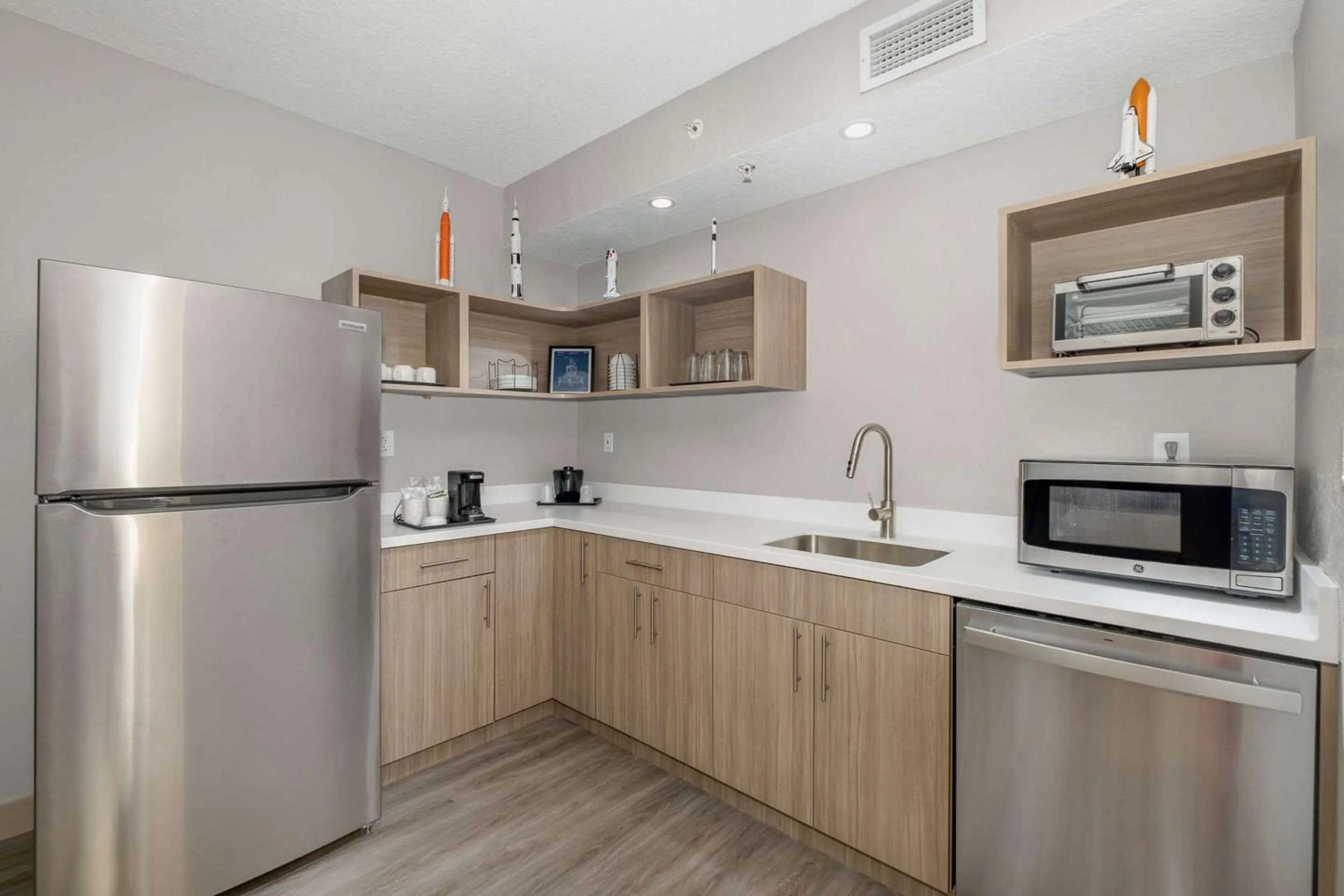 Bedroom in Country Inn & Suites by Radisson, Port Canaveral, FL