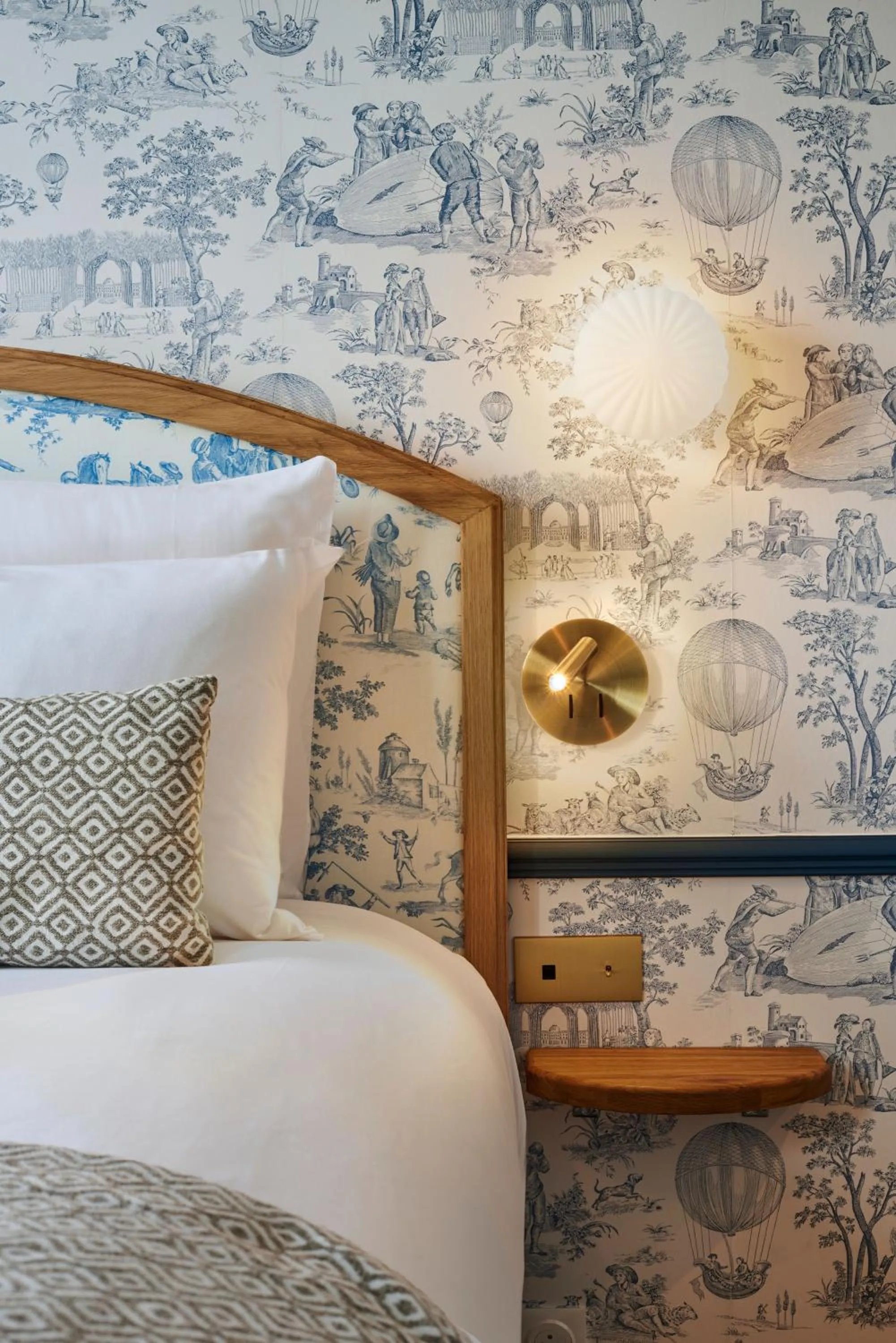 Bedroom, Bed in Hotel de Neuve by Happyculture