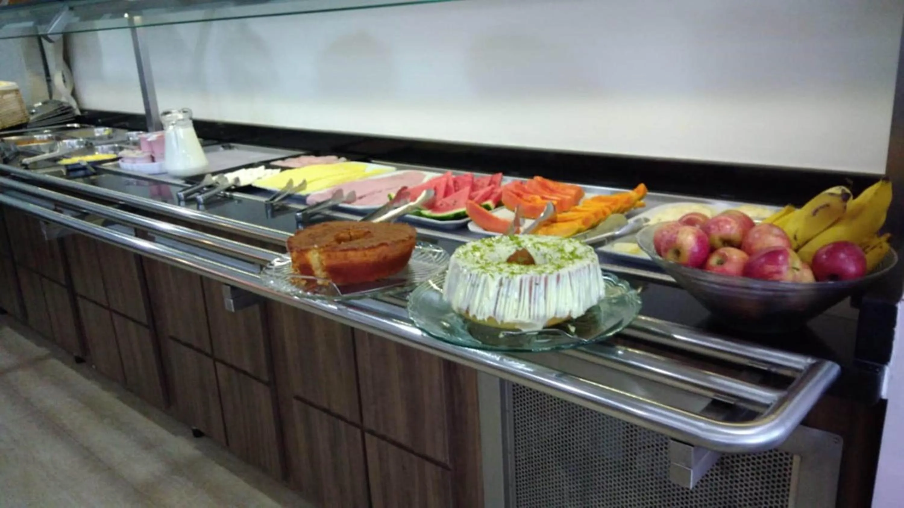 Food and drinks in Hotel Luni