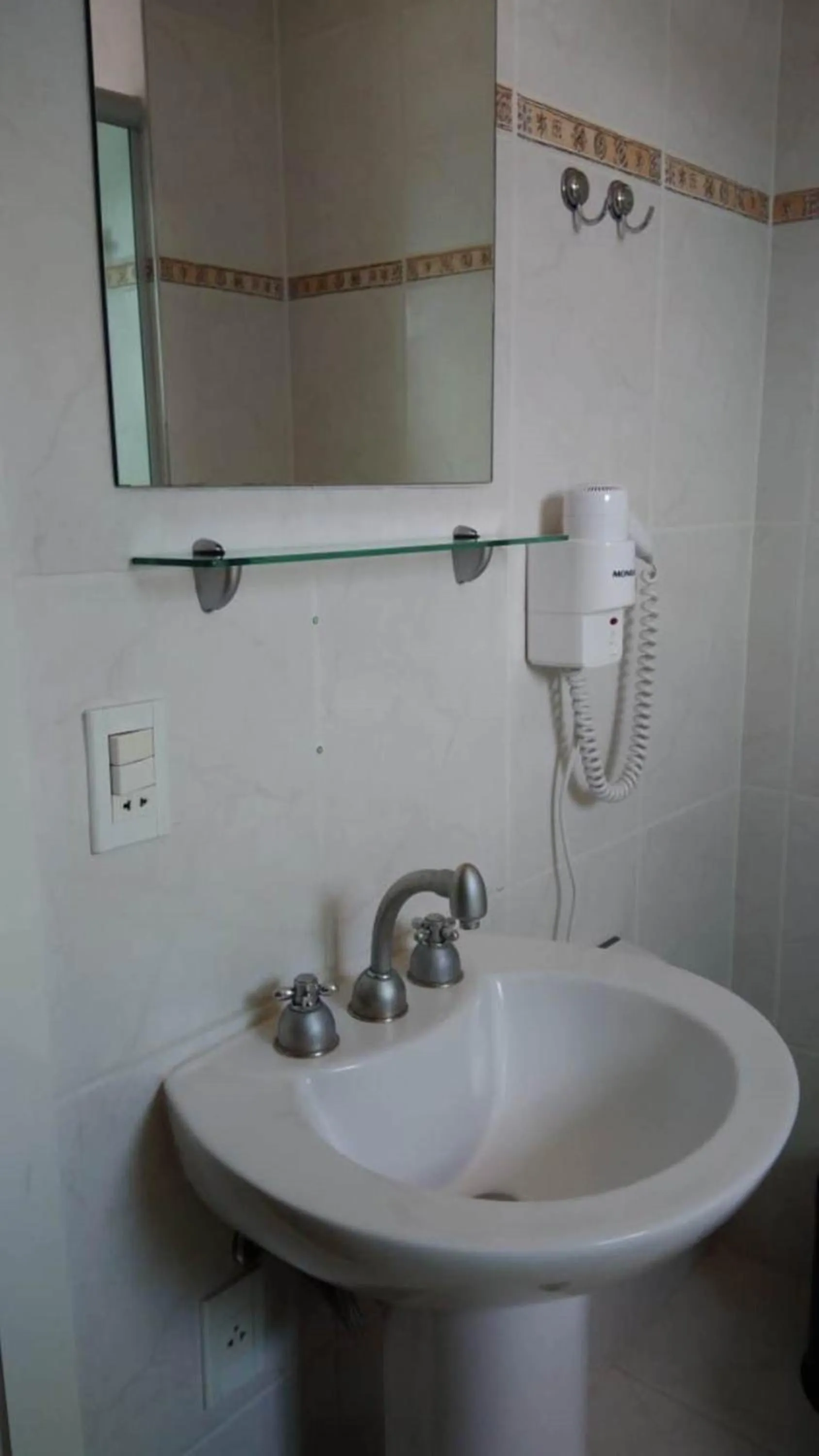 Toilet in Hotel Luni