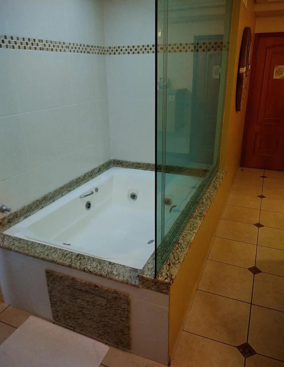 Hot Tub in Hotel Luni