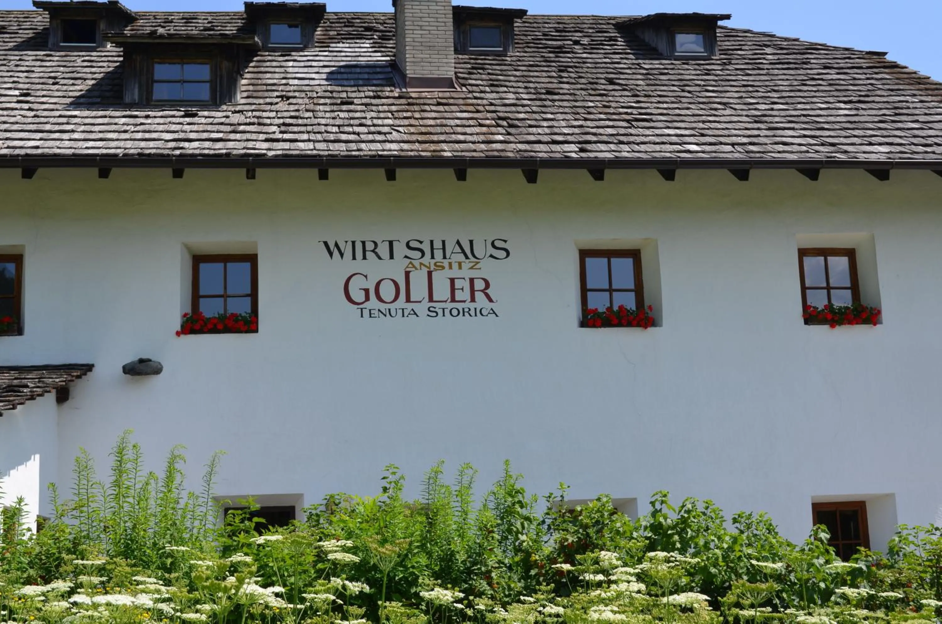Facade/entrance in Ansitz Goller