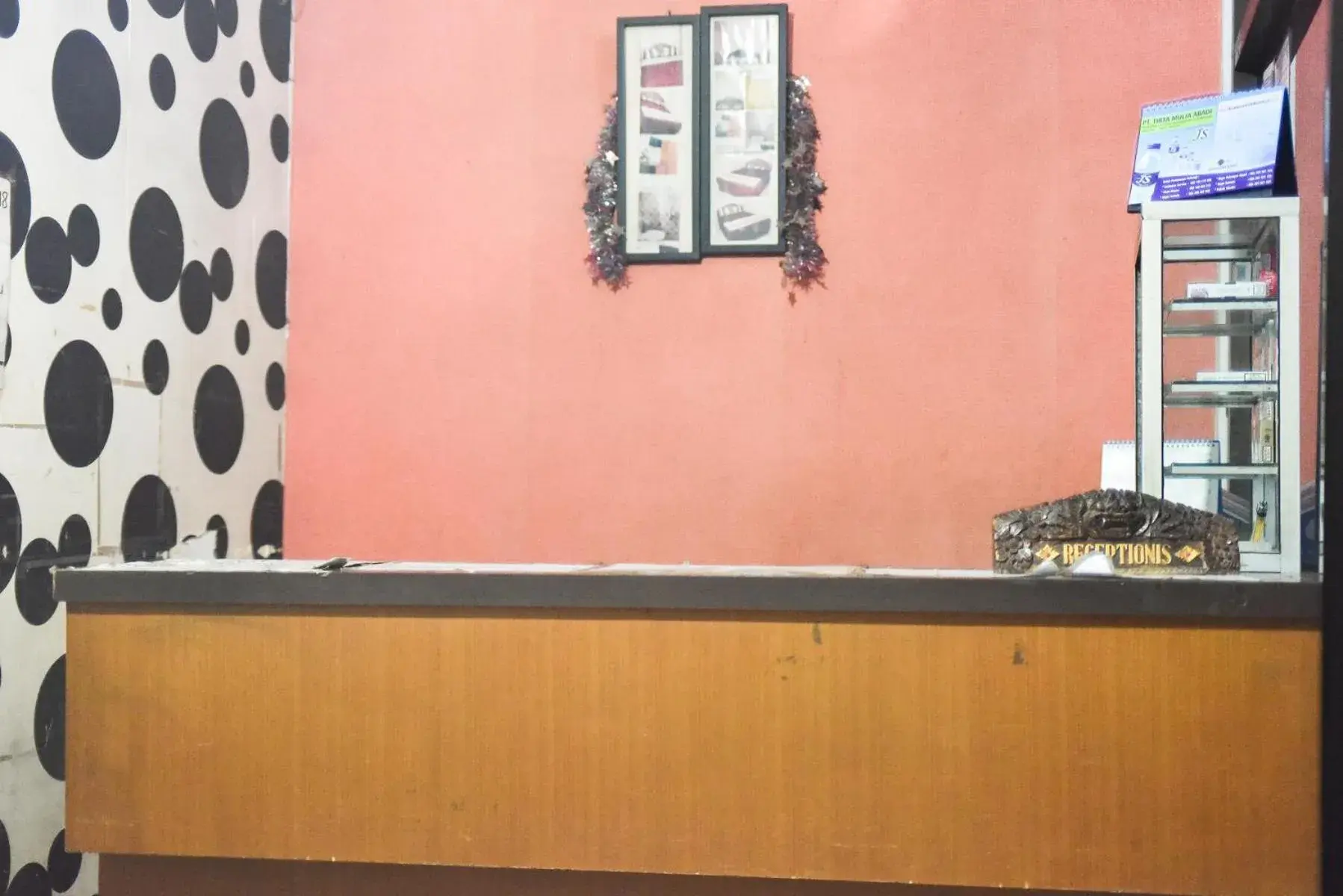 Lobby or reception in RedDoorz at Pettarani Square Makassar Lobby or reception in RedDoorz at Pettarani Square Makassar