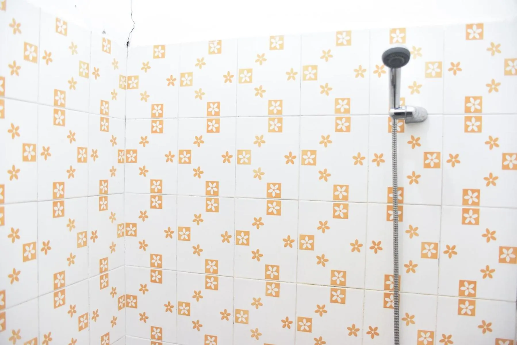 Bathroom in RedDoorz at Pettarani Square Makassar