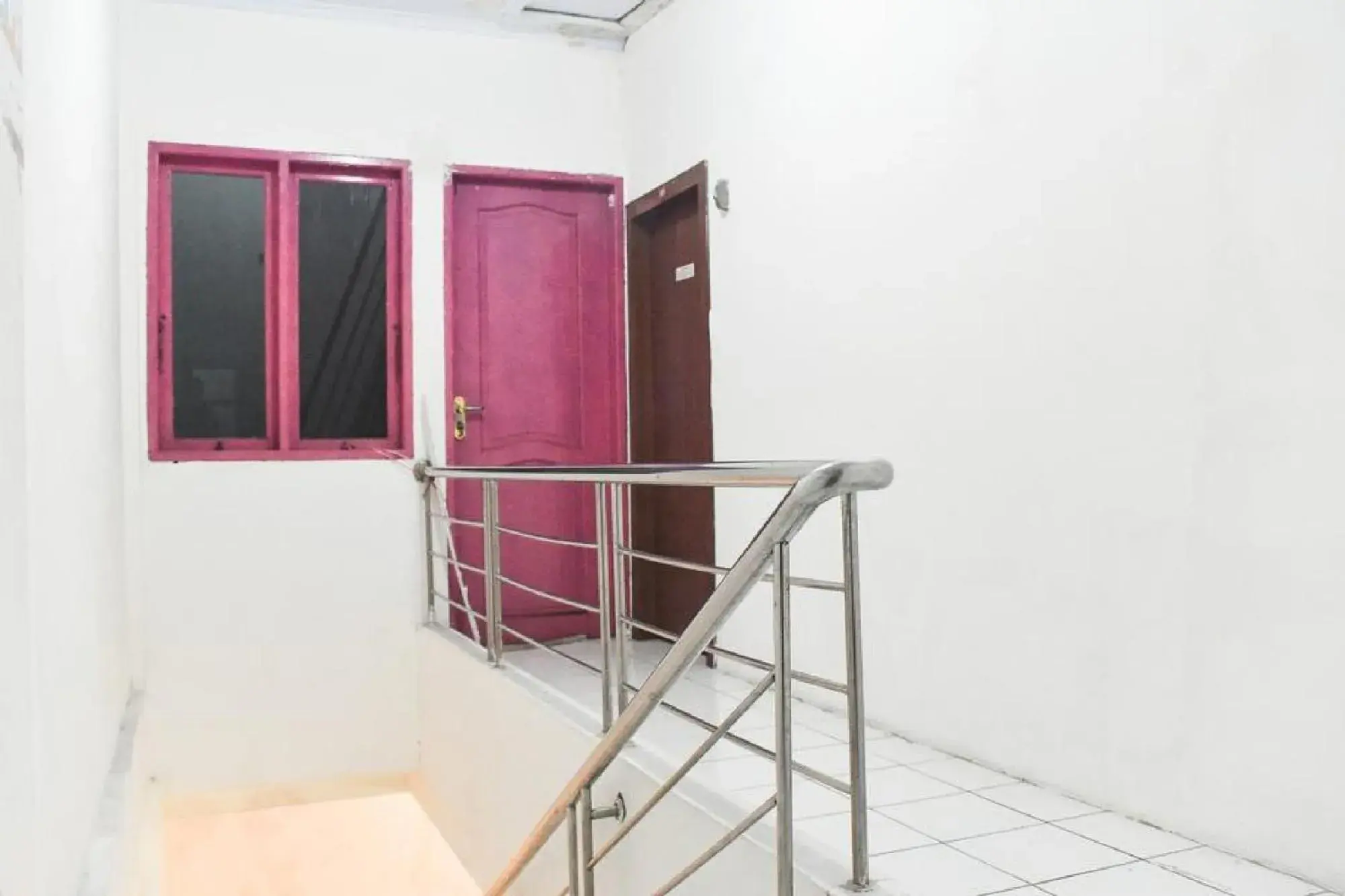 Property building in RedDoorz at Pettarani Square Makassar Property building in RedDoorz at Pettarani Square Makassar