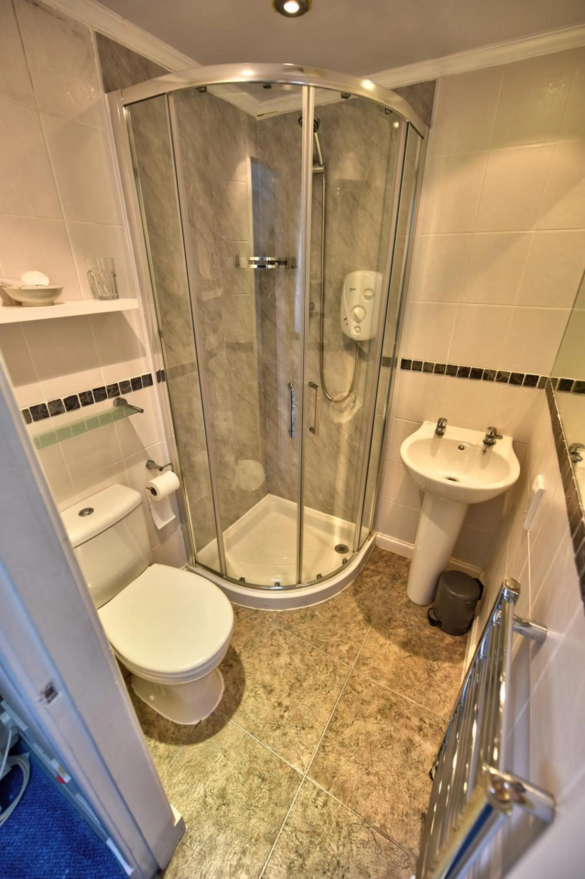 Toilet in Burnside Guest House