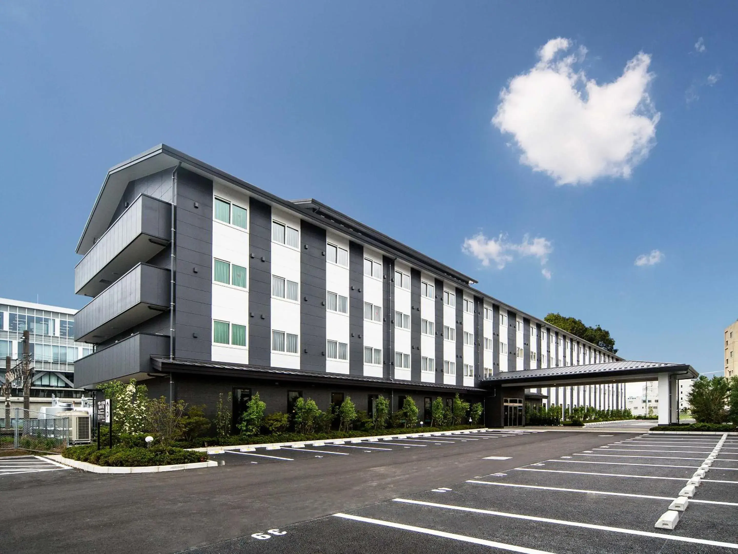 Property building in Hotel Route-Inn Katori Sawara Ekimae Property building in Hotel Route-Inn Katori Sawara Ekimae