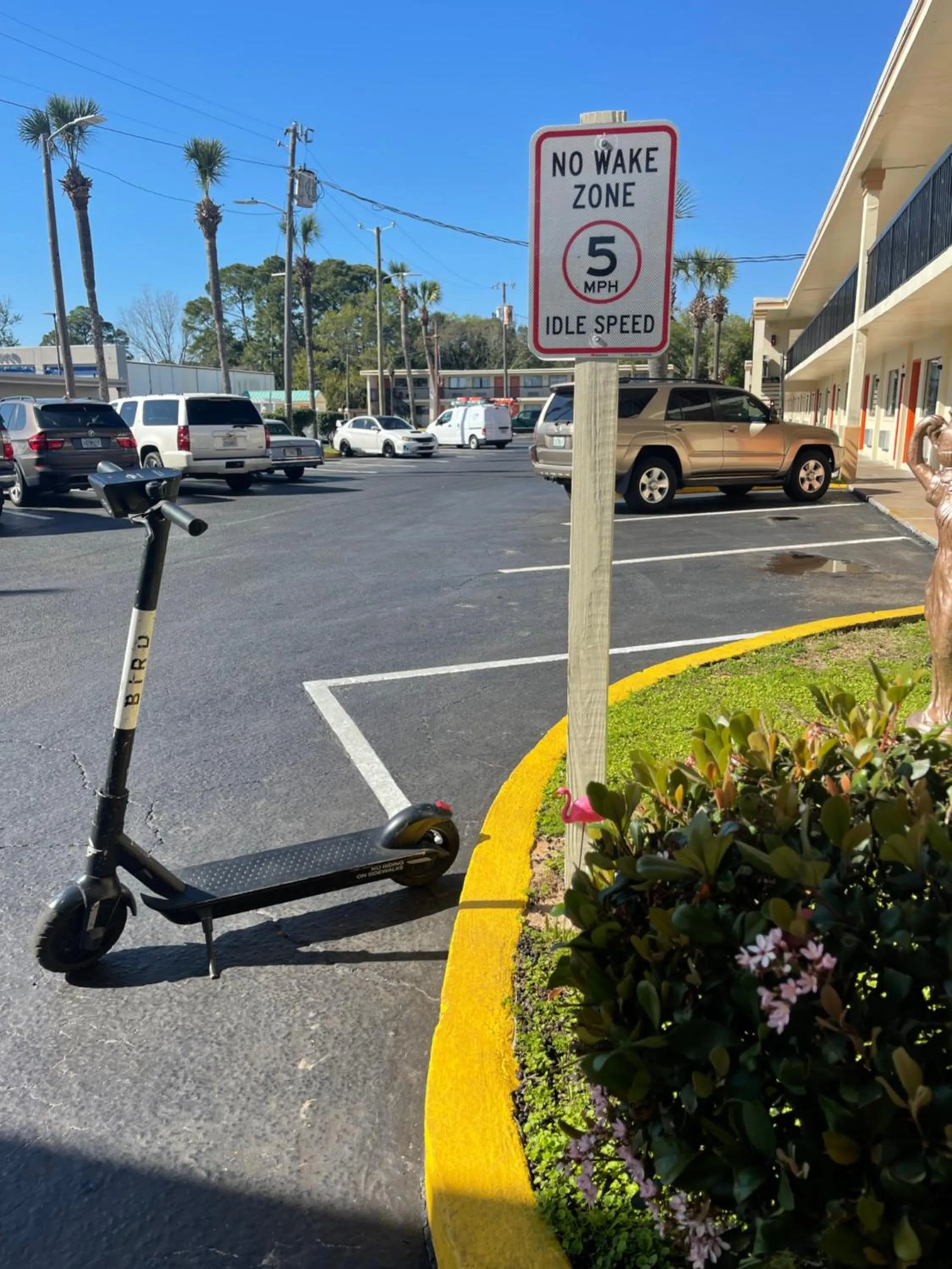 Property building in Hole Inn the Wall Hotel - Fort Walton Beach - Sunset Plaza - nearby Beaches & Hurlburt