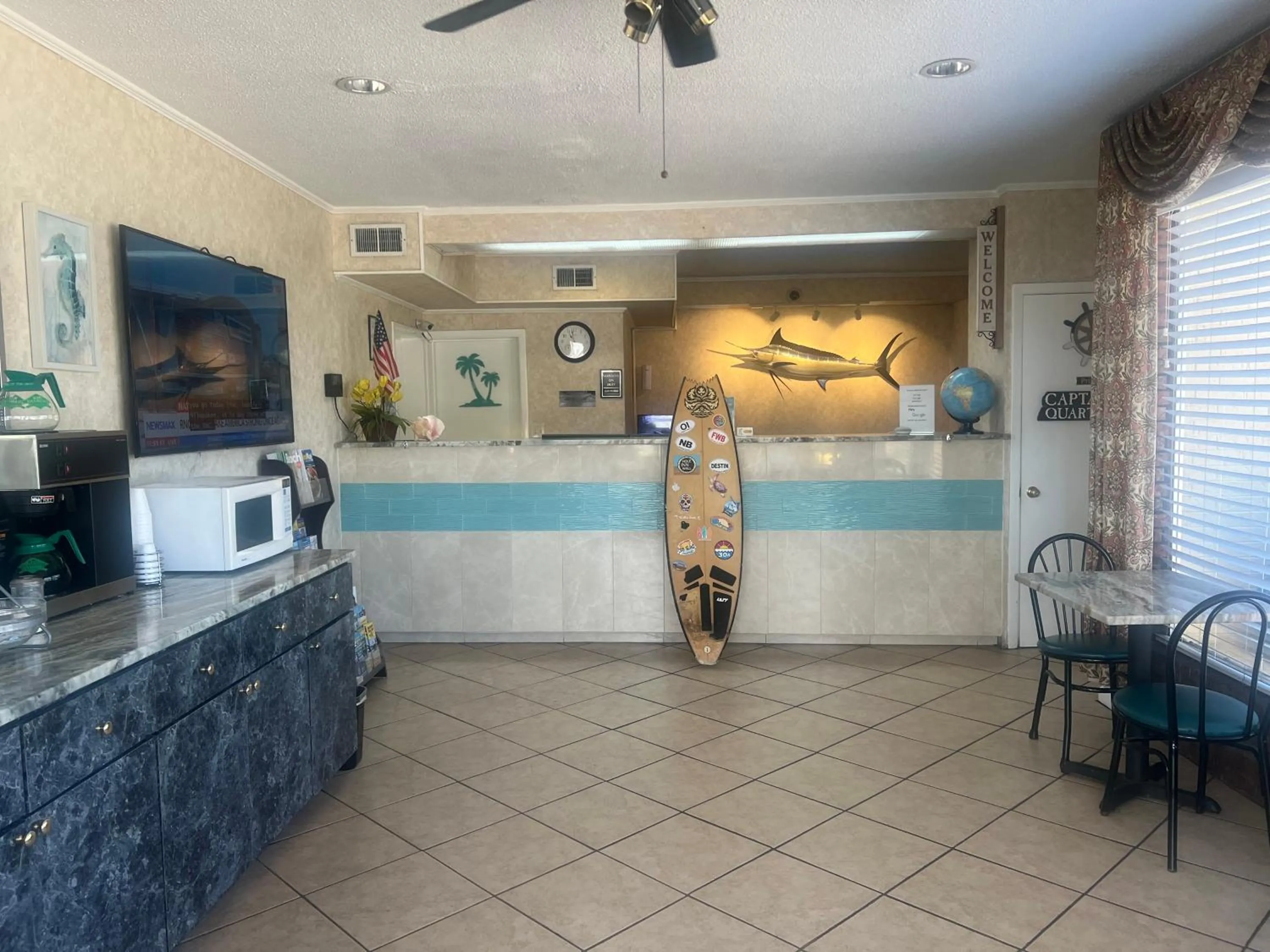 Lobby or reception in Hole Inn the Wall Hotel - Fort Walton Beach - Sunset Plaza - nearby Beaches & Hurlburt