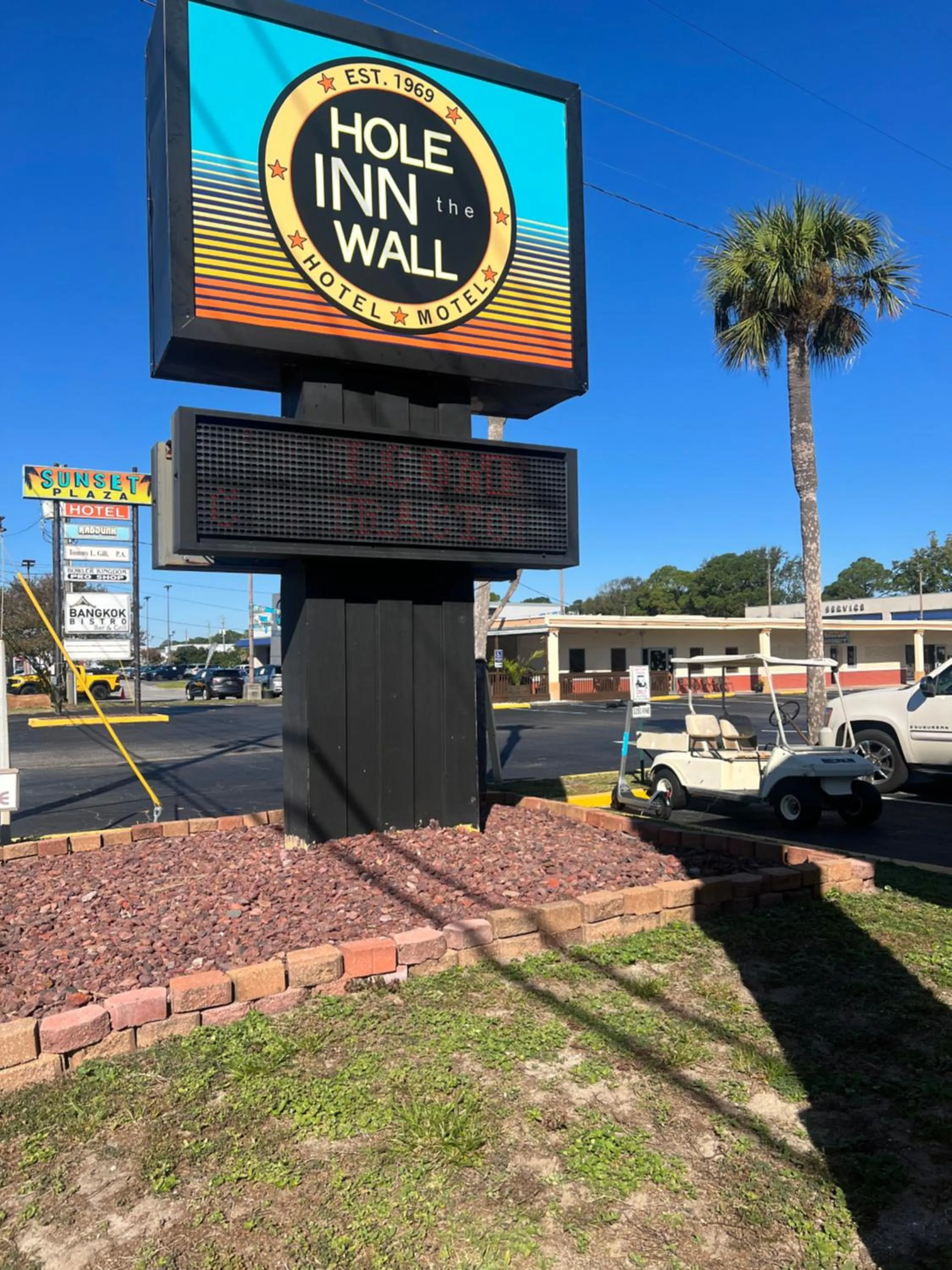 Property building in Hole Inn the Wall Hotel - Fort Walton Beach - Sunset Plaza - nearby Beaches & Hurlburt