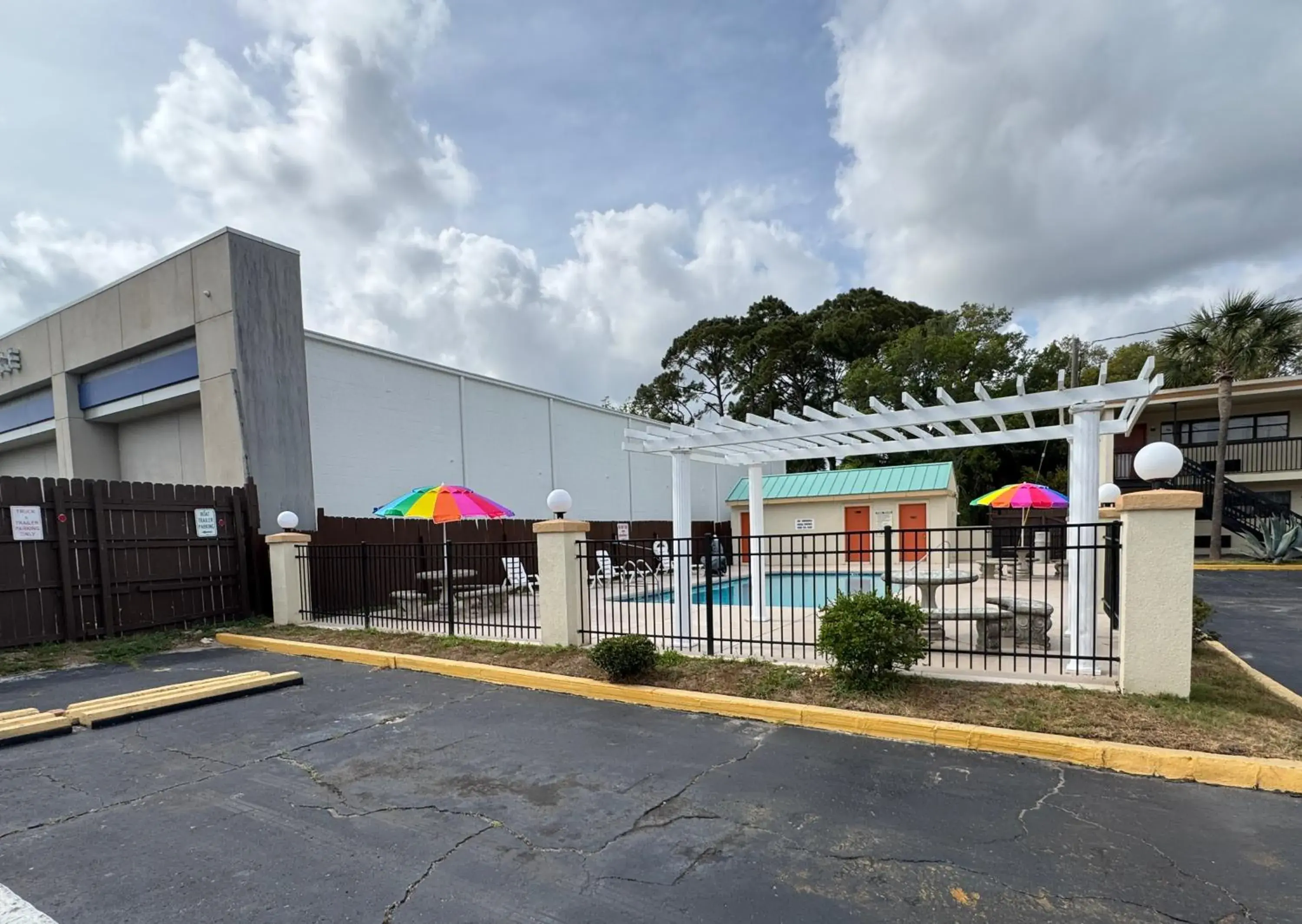 Pool view in Hole Inn the Wall Hotel - Fort Walton Beach - Sunset Plaza - nearby Beaches & Hurlburt Pool view in Hole Inn the Wall Hotel - Fort Walton Beach - Sunset Plaza - nearby Beaches & Hurlburt