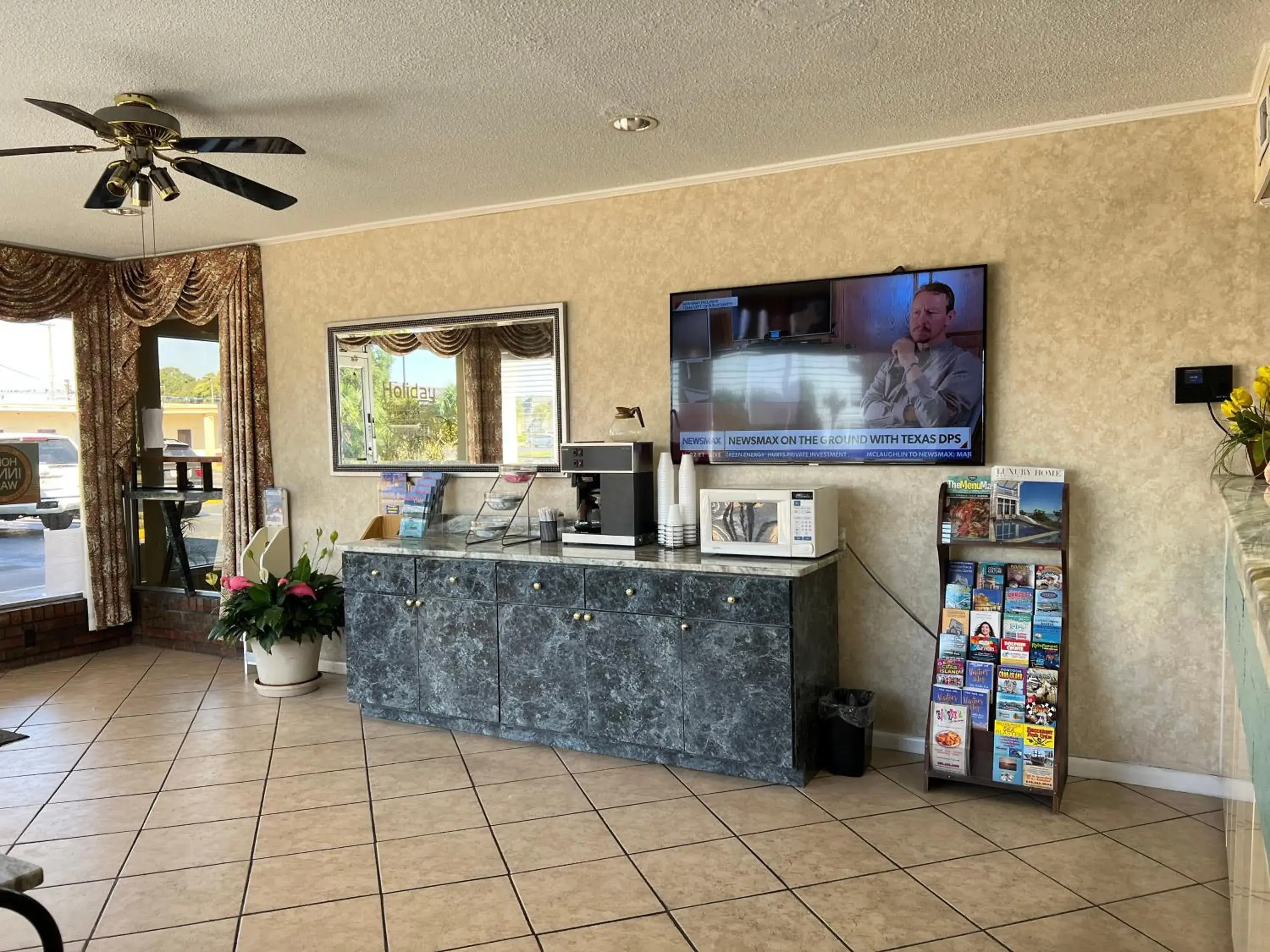 Lobby or reception in Hole Inn the Wall Hotel - Fort Walton Beach - Sunset Plaza - nearby Beaches & Hurlburt Lobby or reception in Hole Inn the Wall Hotel - Fort Walton Beach - Sunset Plaza - nearby Beaches & Hurlburt